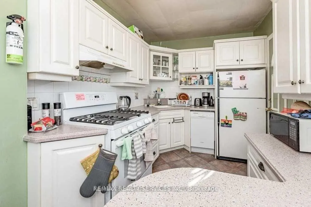 Photo 4 of 245 Haddon Ave, Hamilton, Ainslie Wood — HOMEH