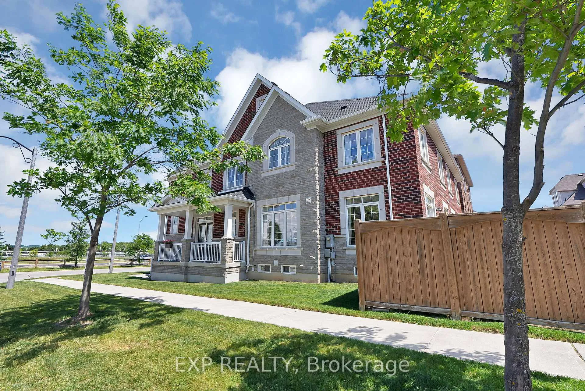Photo 2 of 51 Living Crescent, Markham, Victoria Square — HOMEH