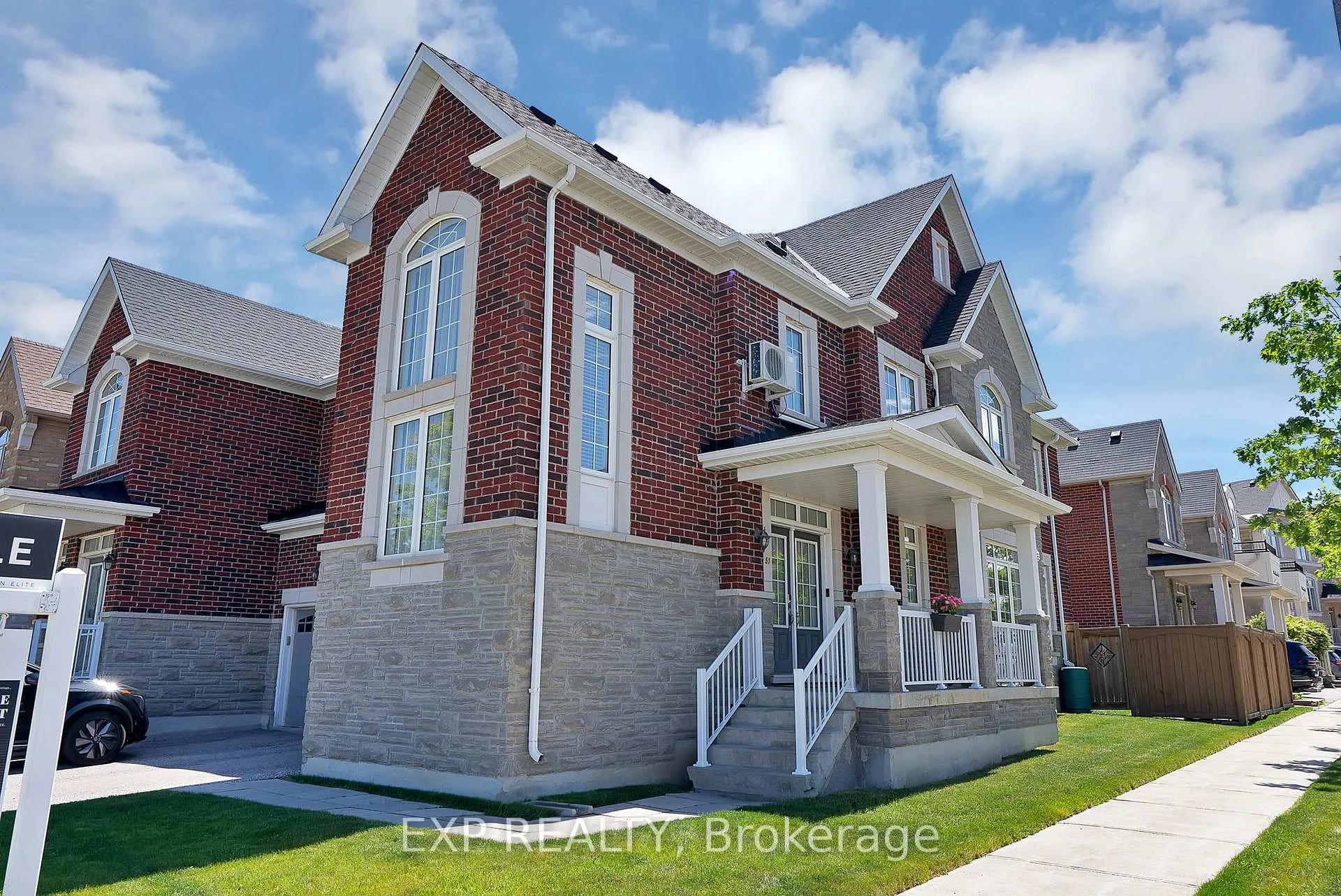 Photo 3 of 51 Living Crescent, Markham, Victoria Square — HOMEH