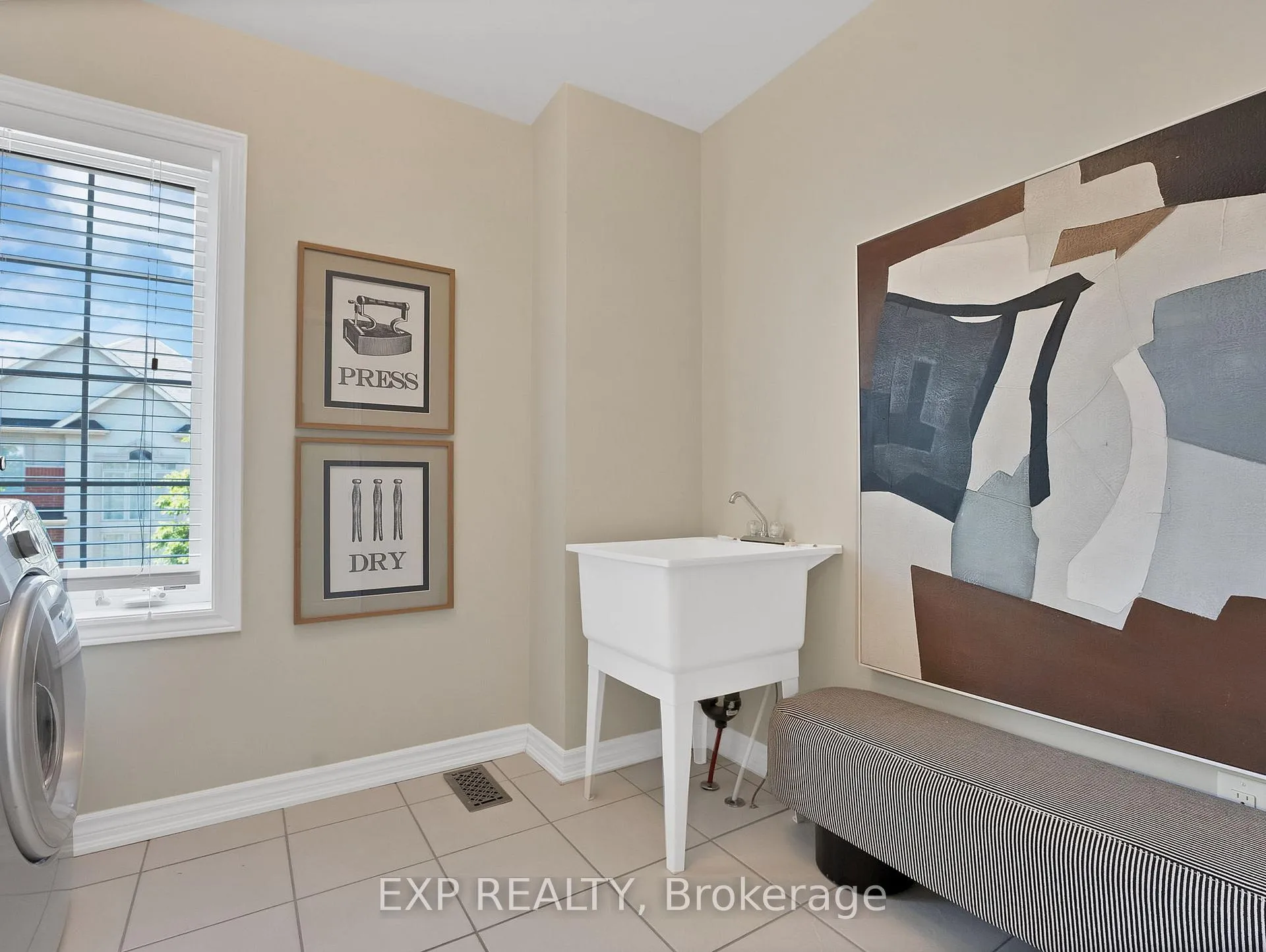 Photo 38 of 51 Living Crescent, Markham, Victoria Square — HOMEH