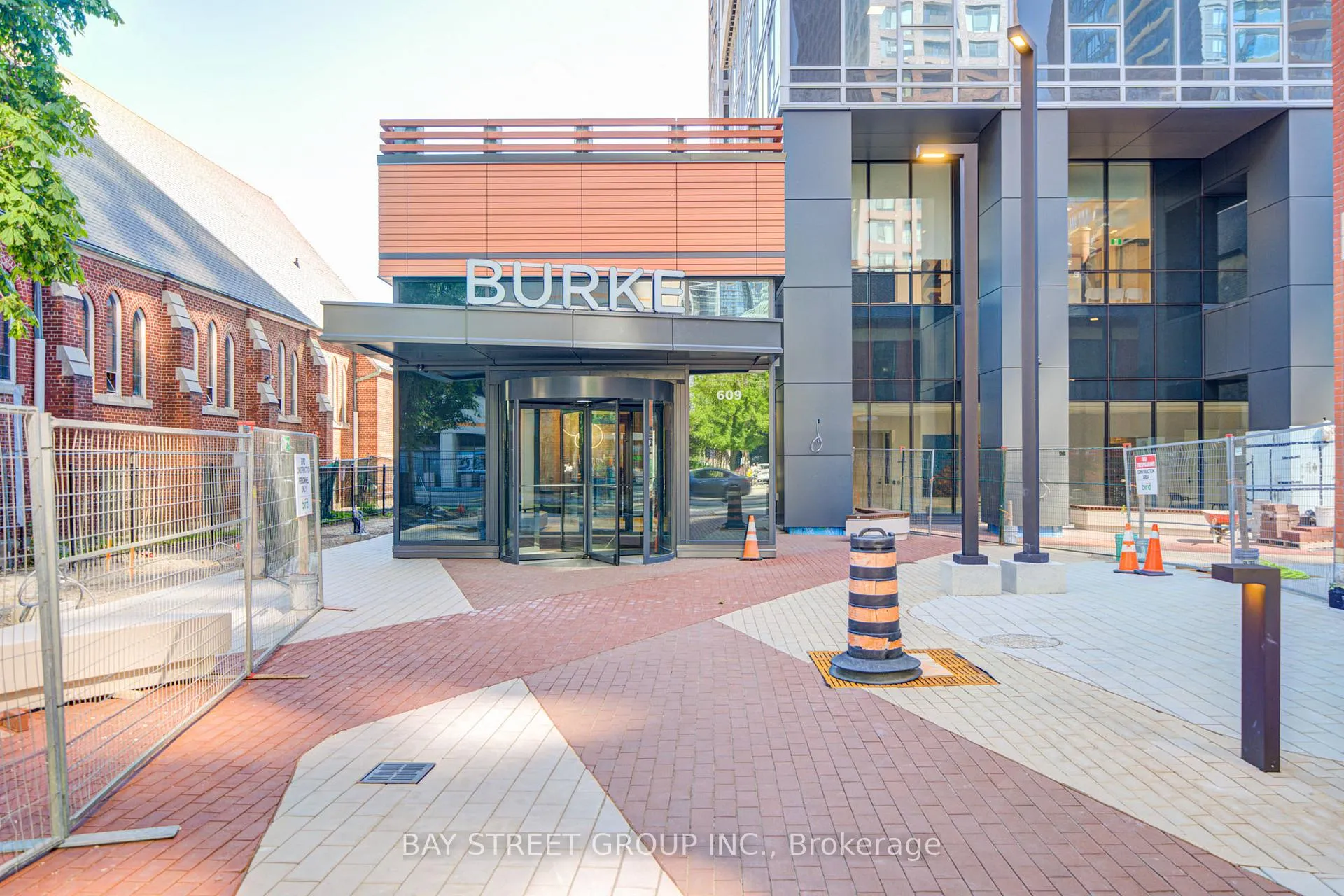 Photo 3 of Unit 2302, 609 Sherbourne Street, Toronto, North St. James Town — HOMEH