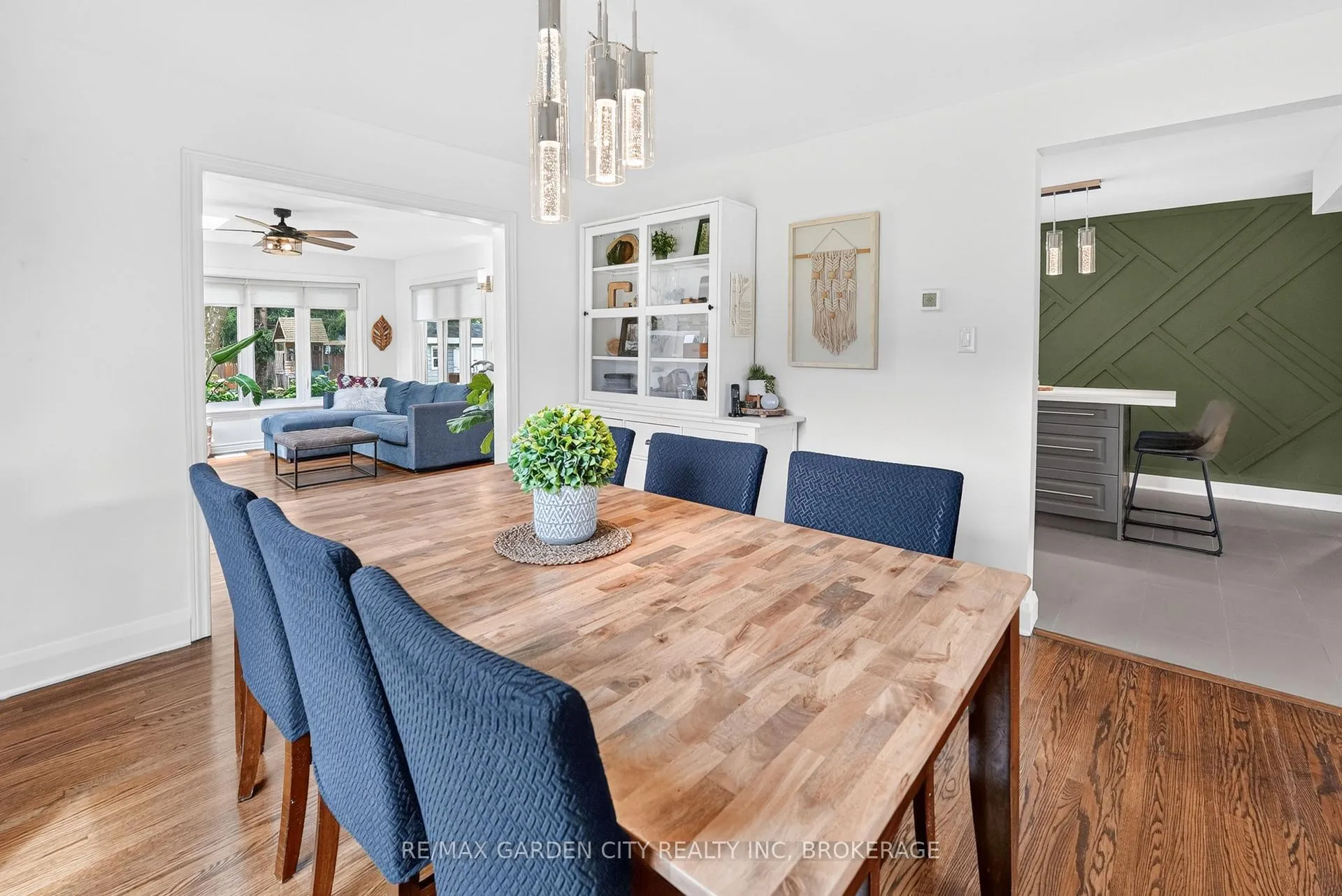 Photo 15 of 118 Riverdale Drive, St. Catharines, Old Glenridge — HOMEH