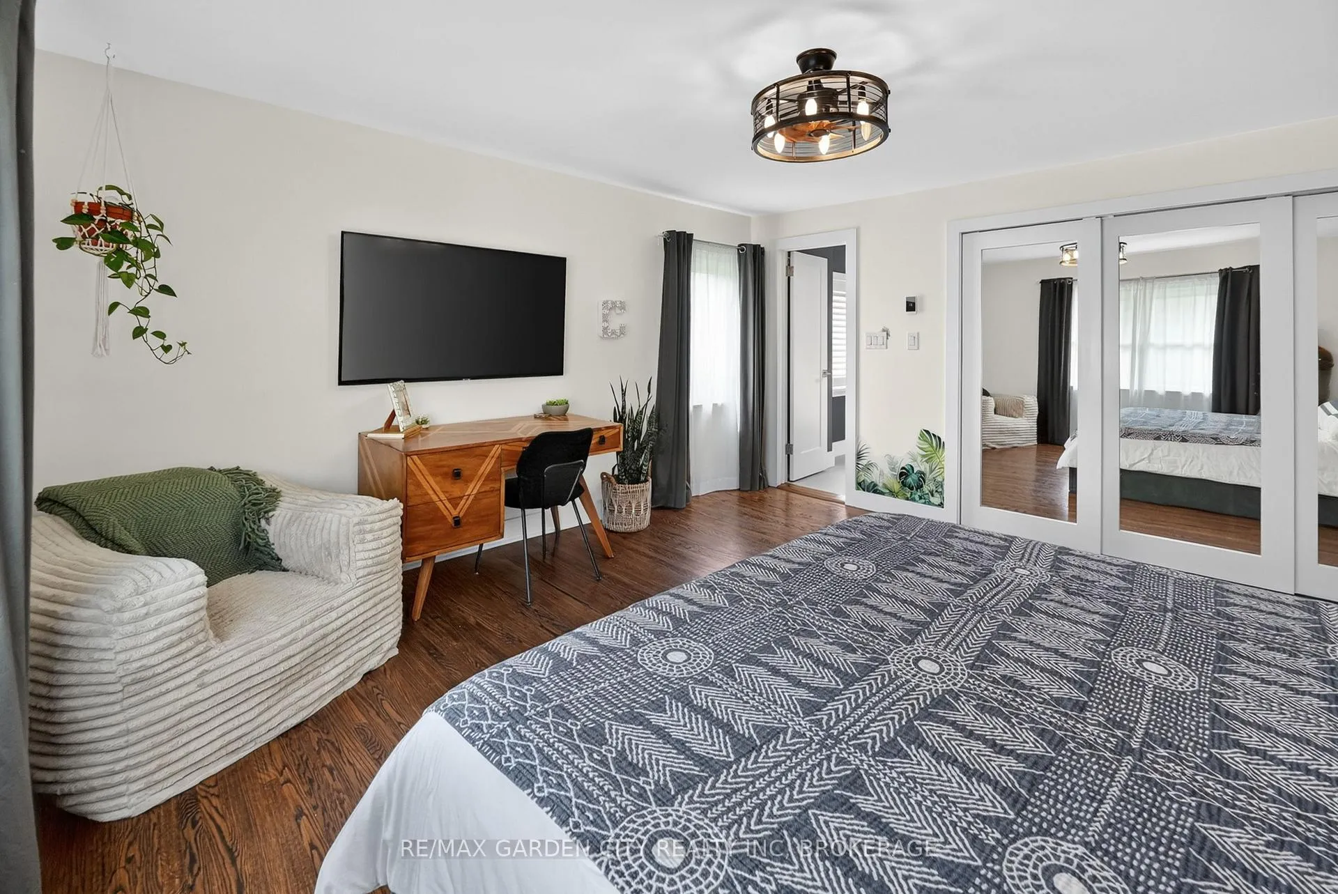 Photo 23 of 118 Riverdale Drive, St. Catharines, Old Glenridge — HOMEH
