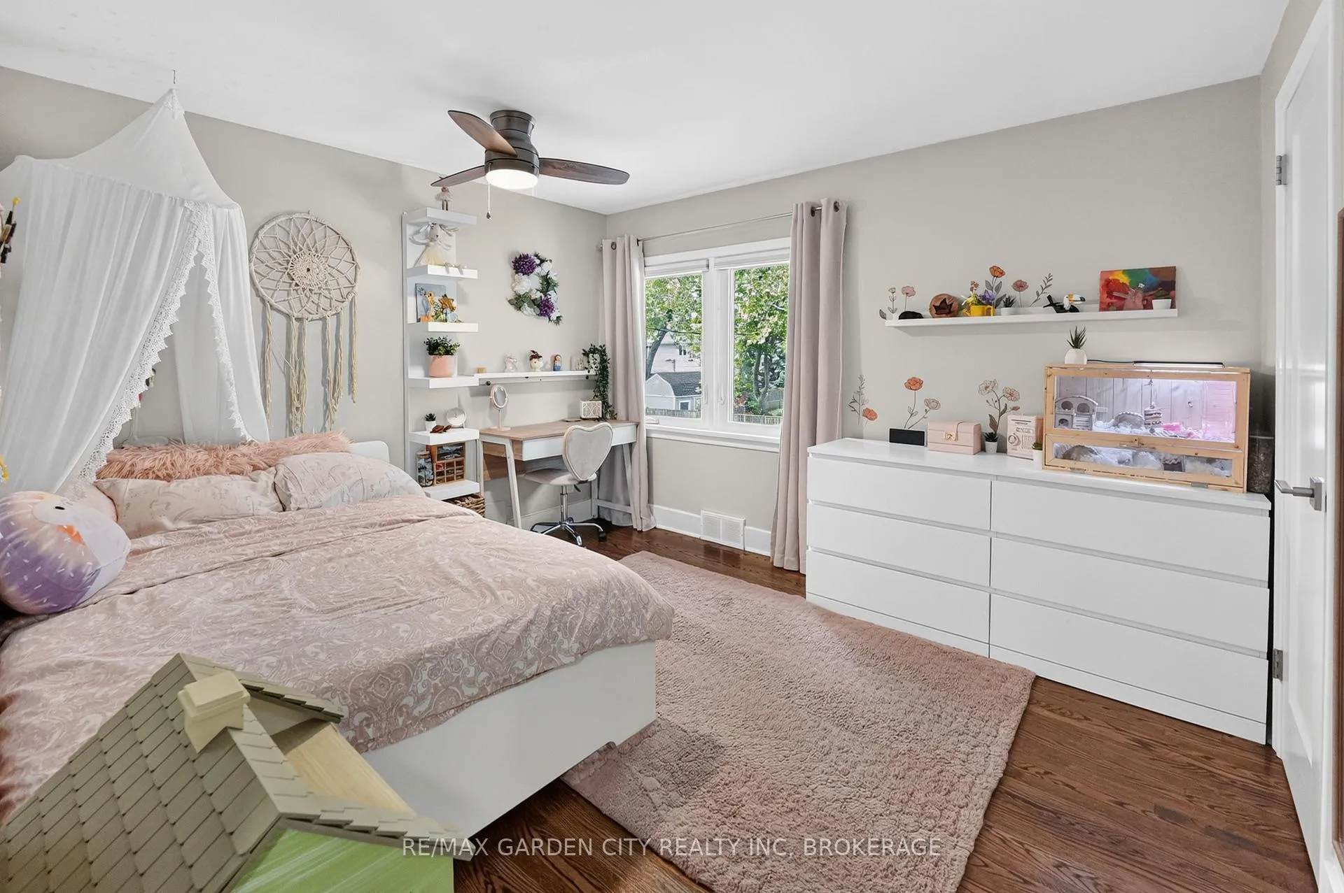 Photo 26 of 118 Riverdale Drive, St. Catharines, Old Glenridge — HOMEH
