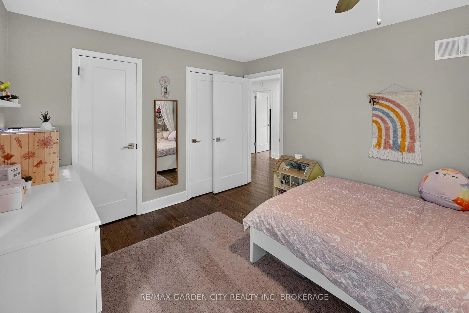 Photo 27 of 118 Riverdale Drive, St. Catharines, Old Glenridge — HOMEH