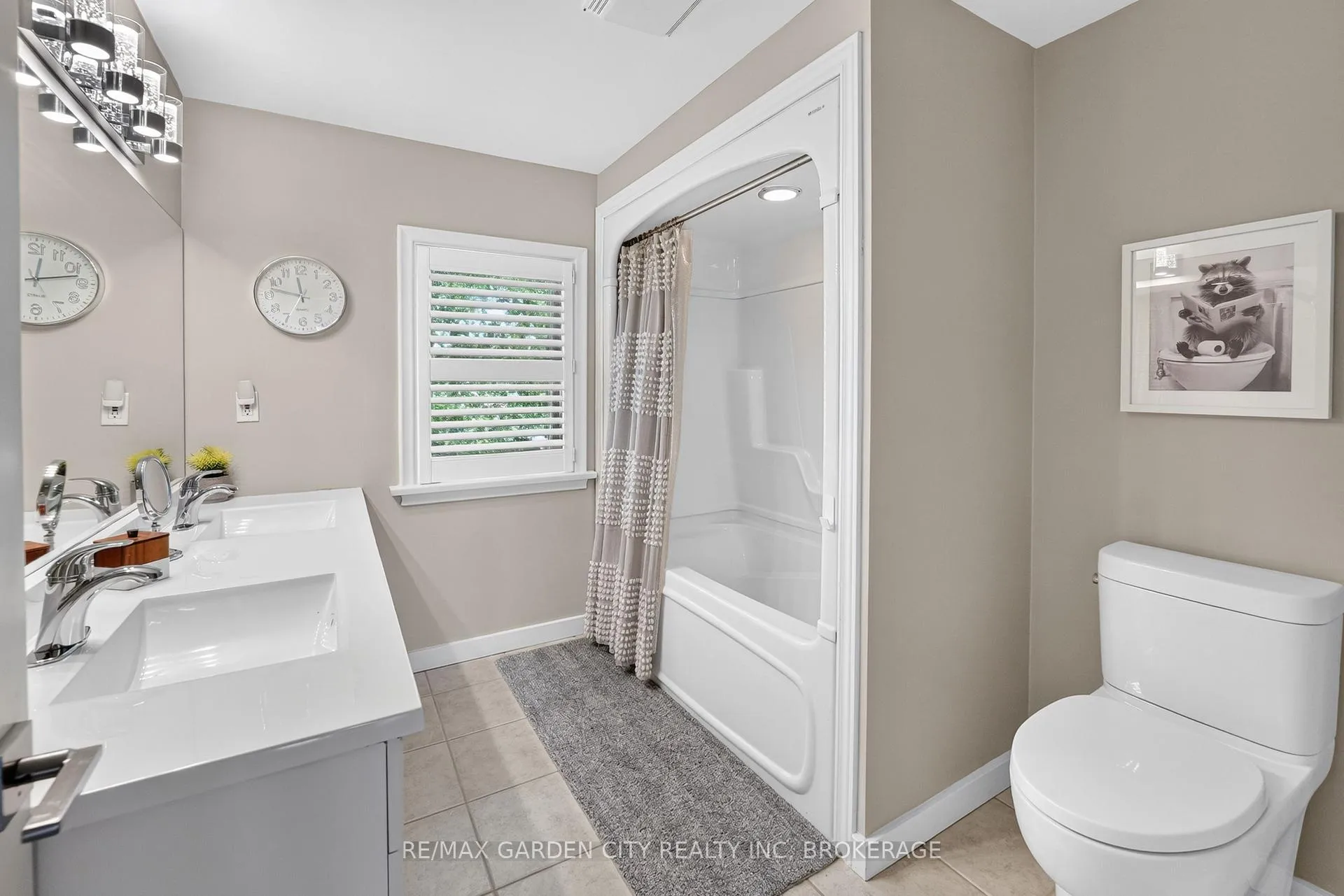 Photo 31 of 118 Riverdale Drive, St. Catharines, Old Glenridge — HOMEH