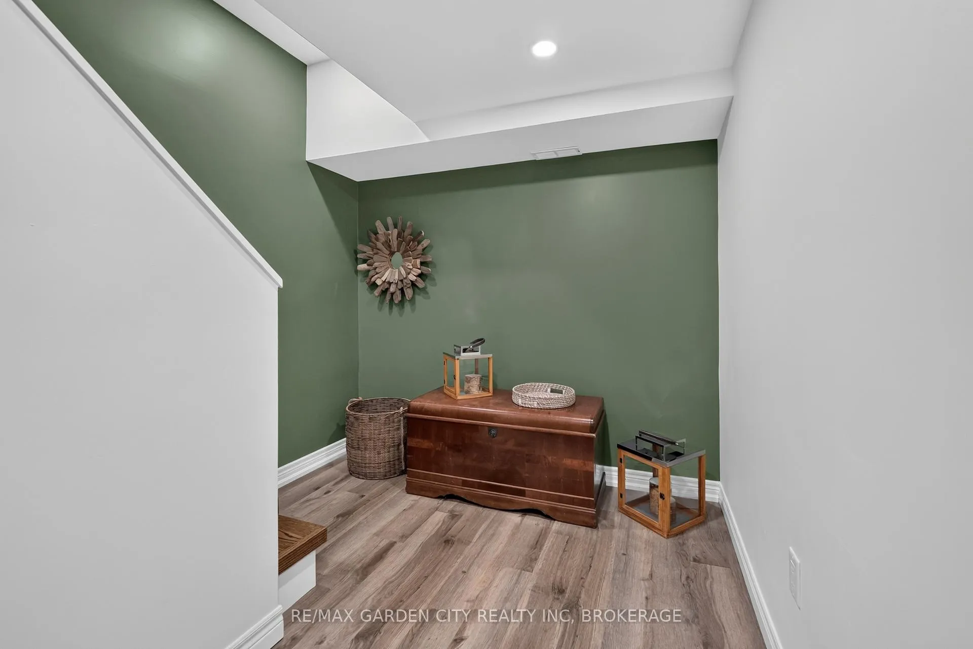 Photo 35 of 118 Riverdale Drive, St. Catharines, Old Glenridge — HOMEH