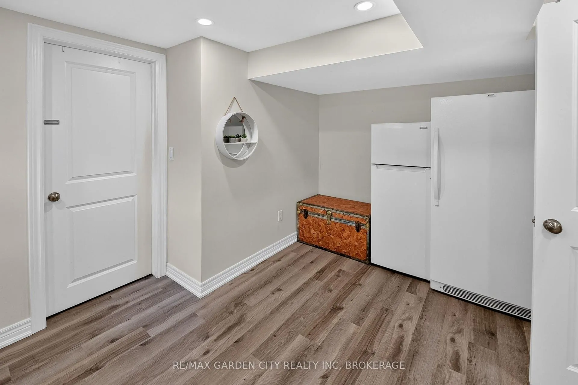 Photo 37 of 118 Riverdale Drive, St. Catharines, Old Glenridge — HOMEH