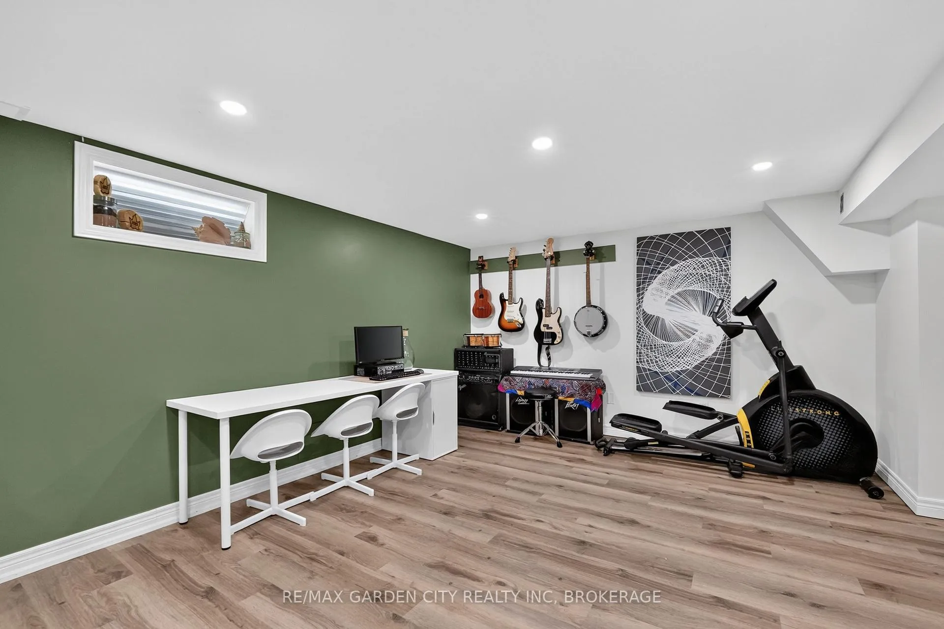 Photo 39 of 118 Riverdale Drive, St. Catharines, Old Glenridge — HOMEH
