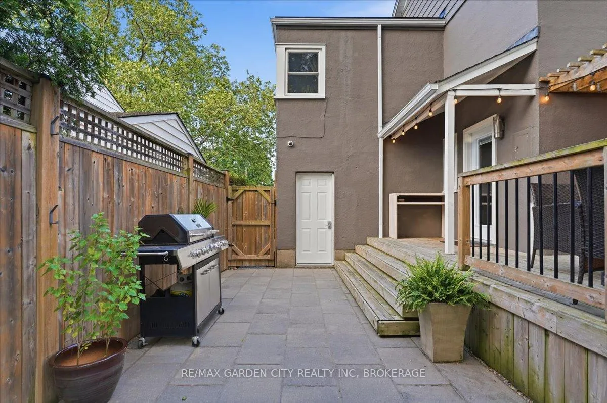 Photo 41 of 118 Riverdale Drive, St. Catharines, Old Glenridge — HOMEH