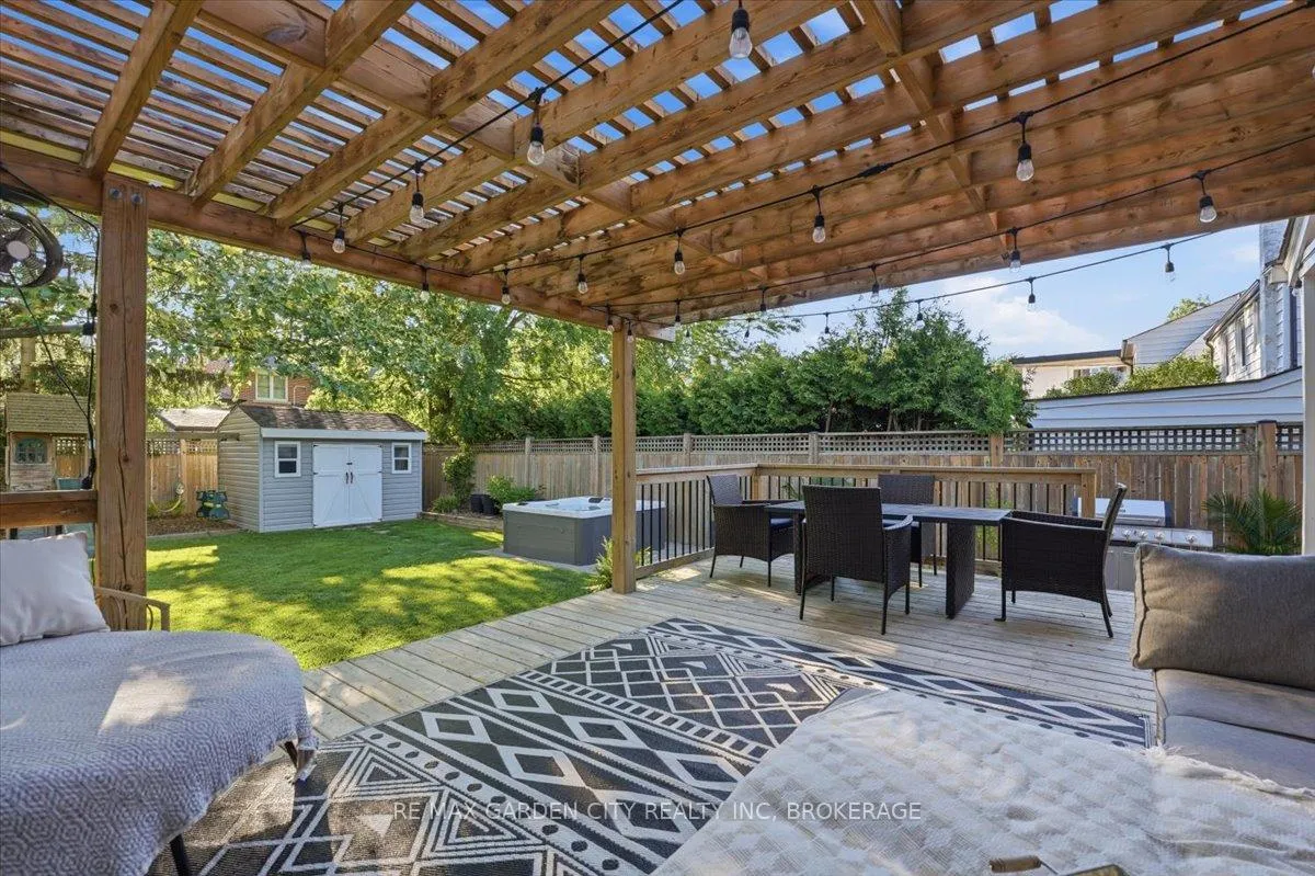 Photo 44 of 118 Riverdale Drive, St. Catharines, Old Glenridge — HOMEH