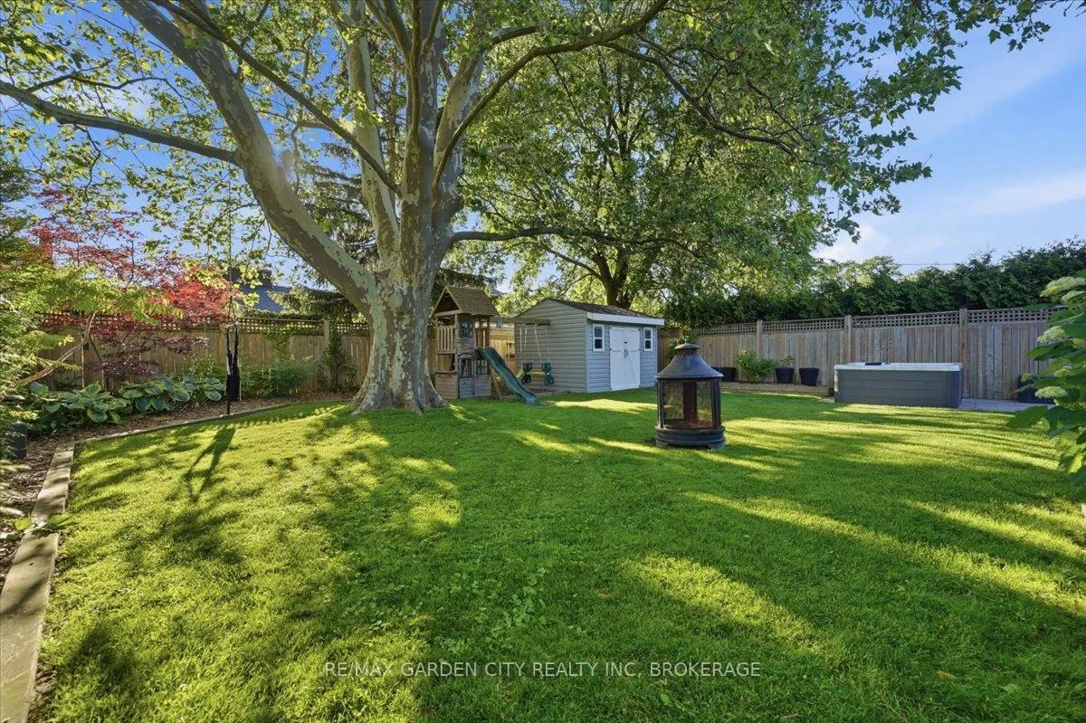 Photo 47 of 118 Riverdale Drive, St. Catharines, Old Glenridge — HOMEH