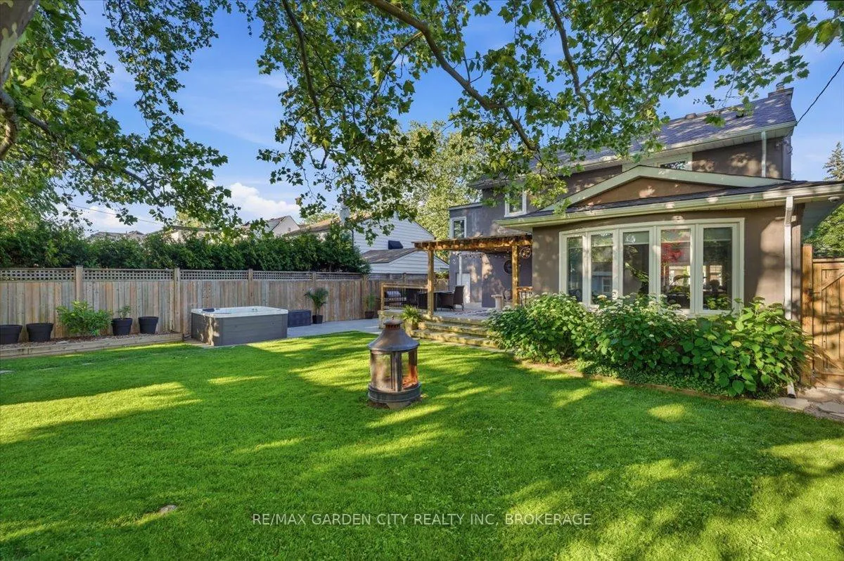 Photo 48 of 118 Riverdale Drive, St. Catharines, Old Glenridge — HOMEH