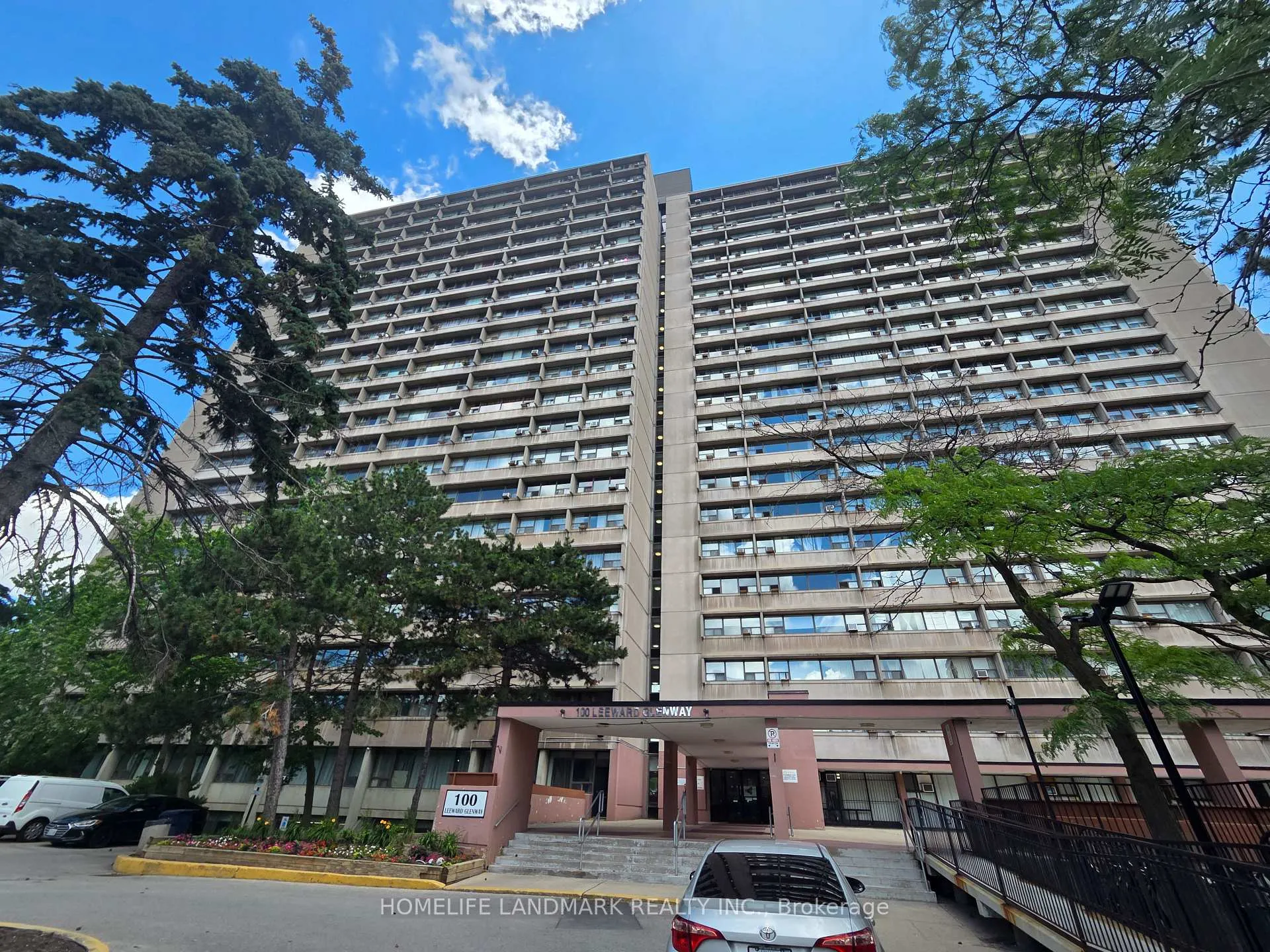 Photo 2 of Unit 301, 100 Leeward Glenway, Toronto, Flemingdon Park — HOMEH