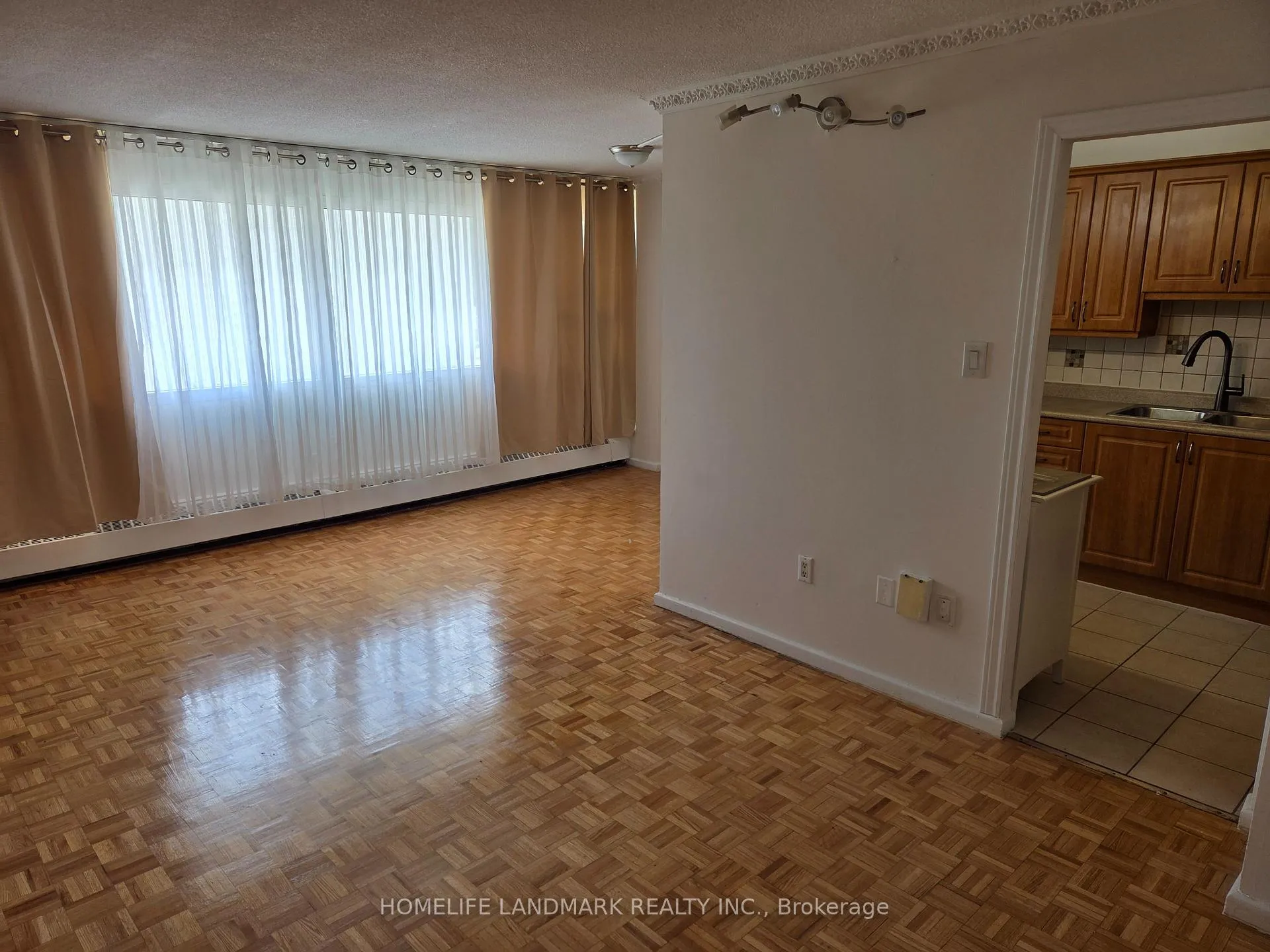 Photo 4 of Unit 301, 100 Leeward Glenway, Toronto, Flemingdon Park — HOMEH