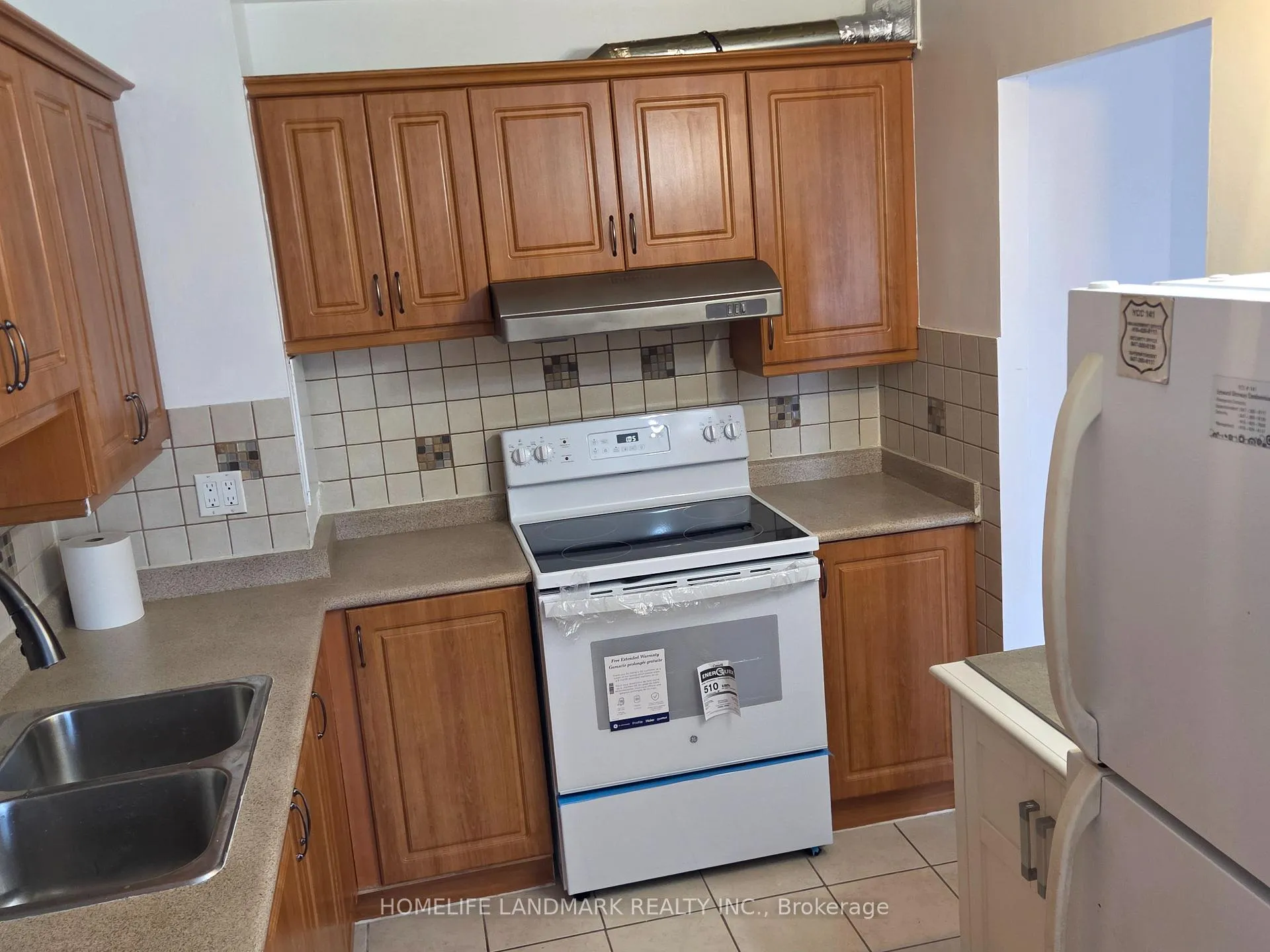 Photo 9 of Unit 301, 100 Leeward Glenway, Toronto, Flemingdon Park — HOMEH