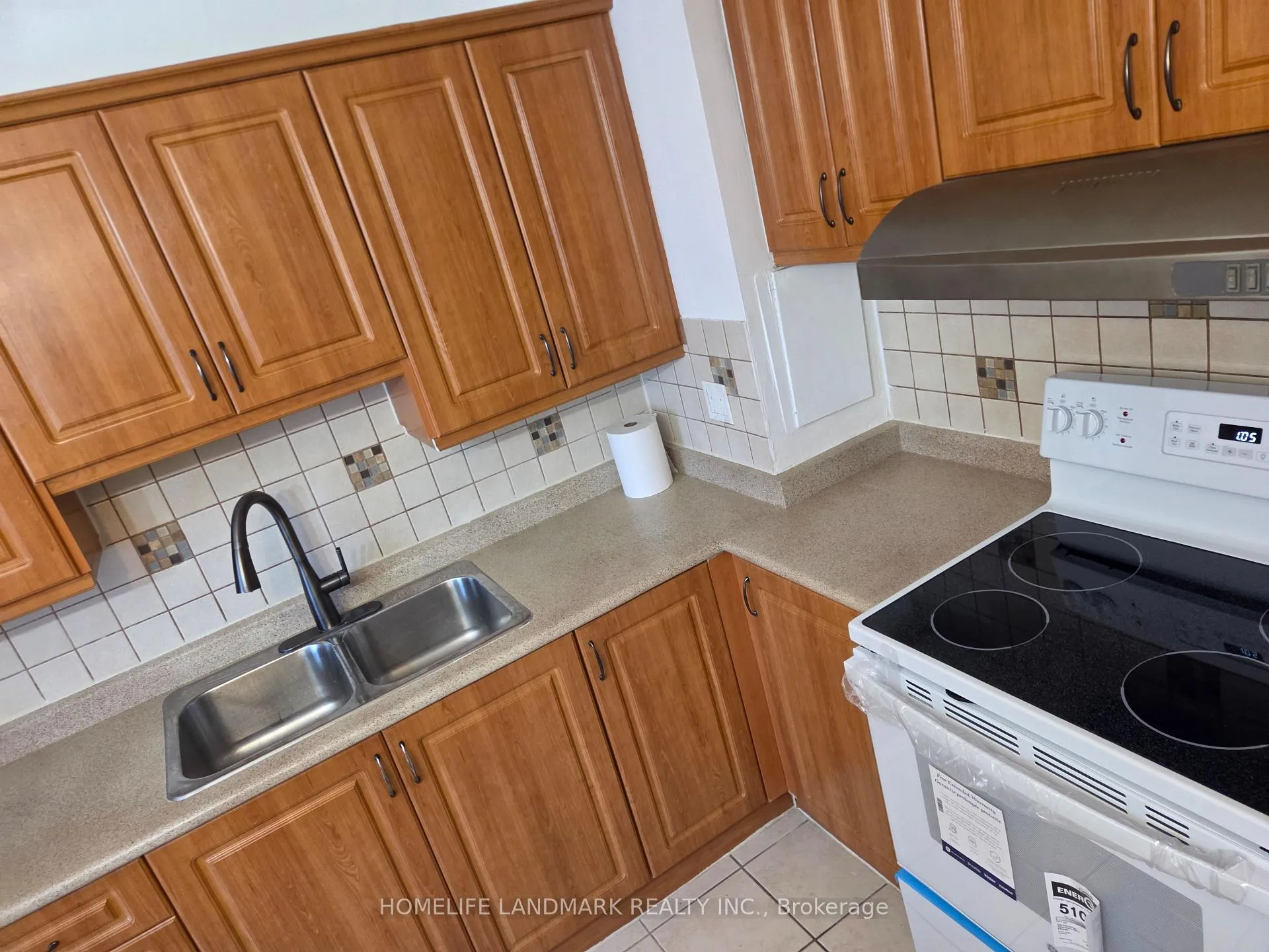Photo 10 of Unit 301, 100 Leeward Glenway, Toronto, Flemingdon Park — HOMEH