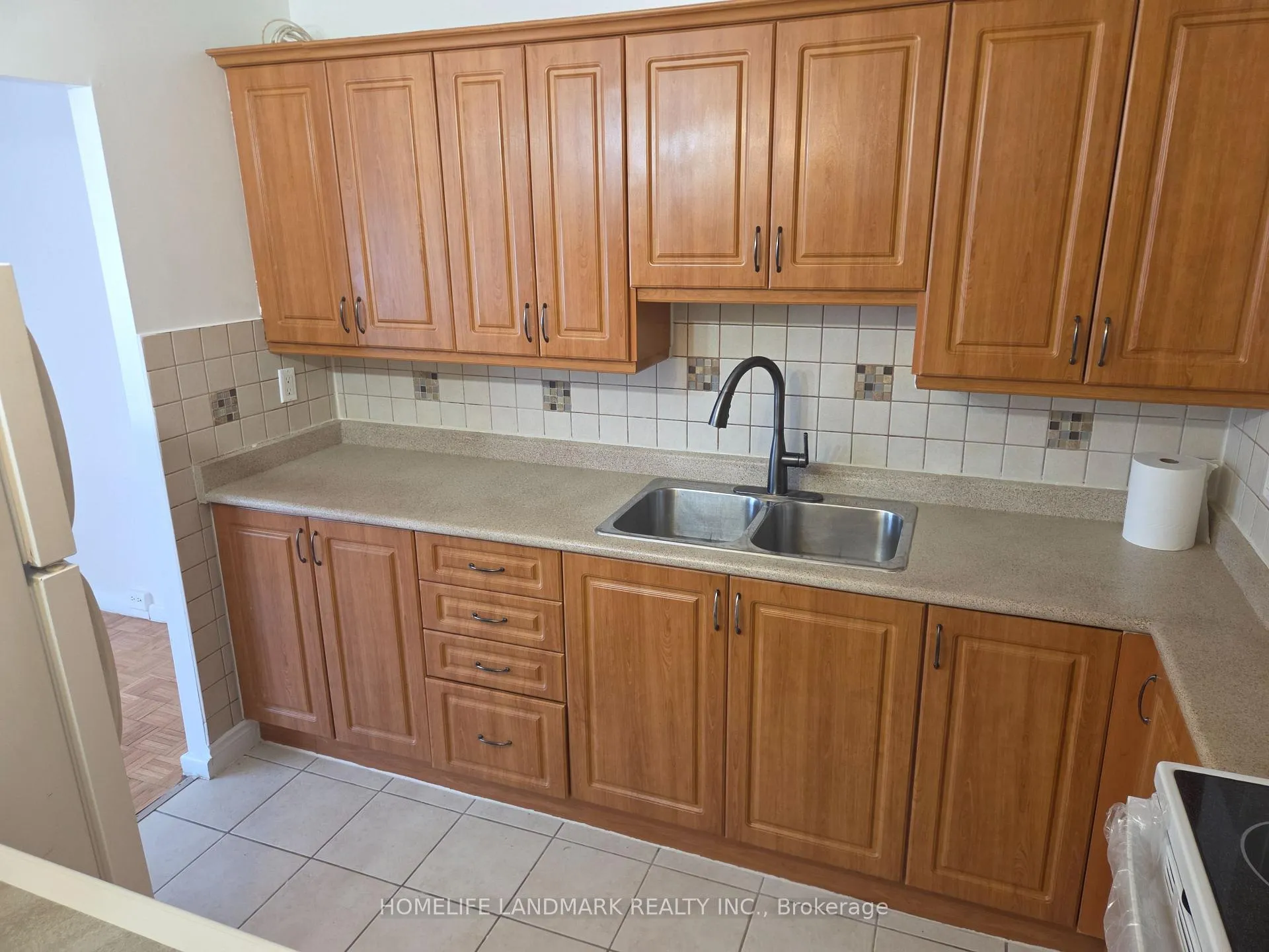 Photo 12 of Unit 301, 100 Leeward Glenway, Toronto, Flemingdon Park — HOMEH