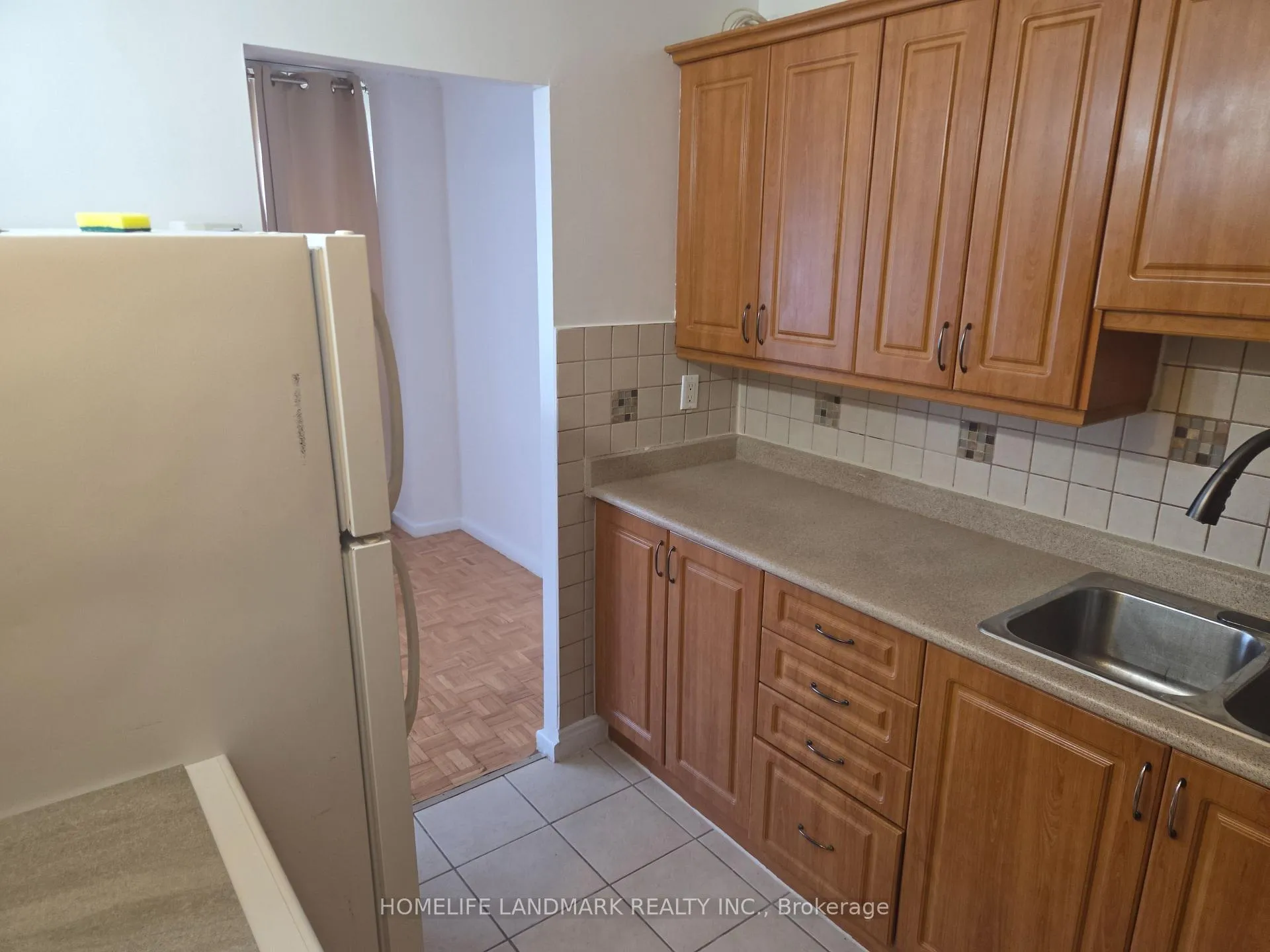 Photo 13 of Unit 301, 100 Leeward Glenway, Toronto, Flemingdon Park — HOMEH