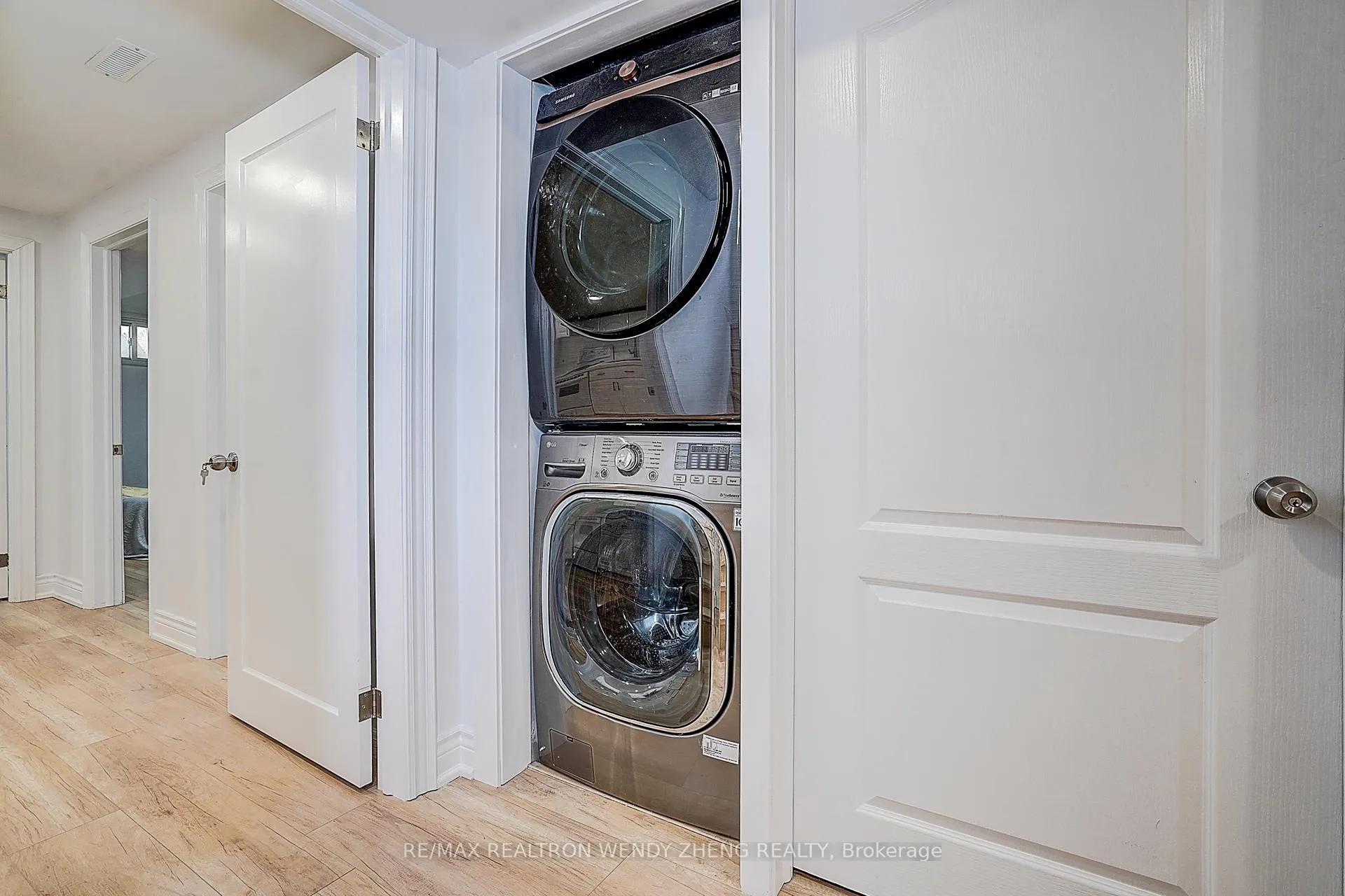 Photo 43 of 47 Sherwood Forest Drive, Markham, Bullock — HOMEH