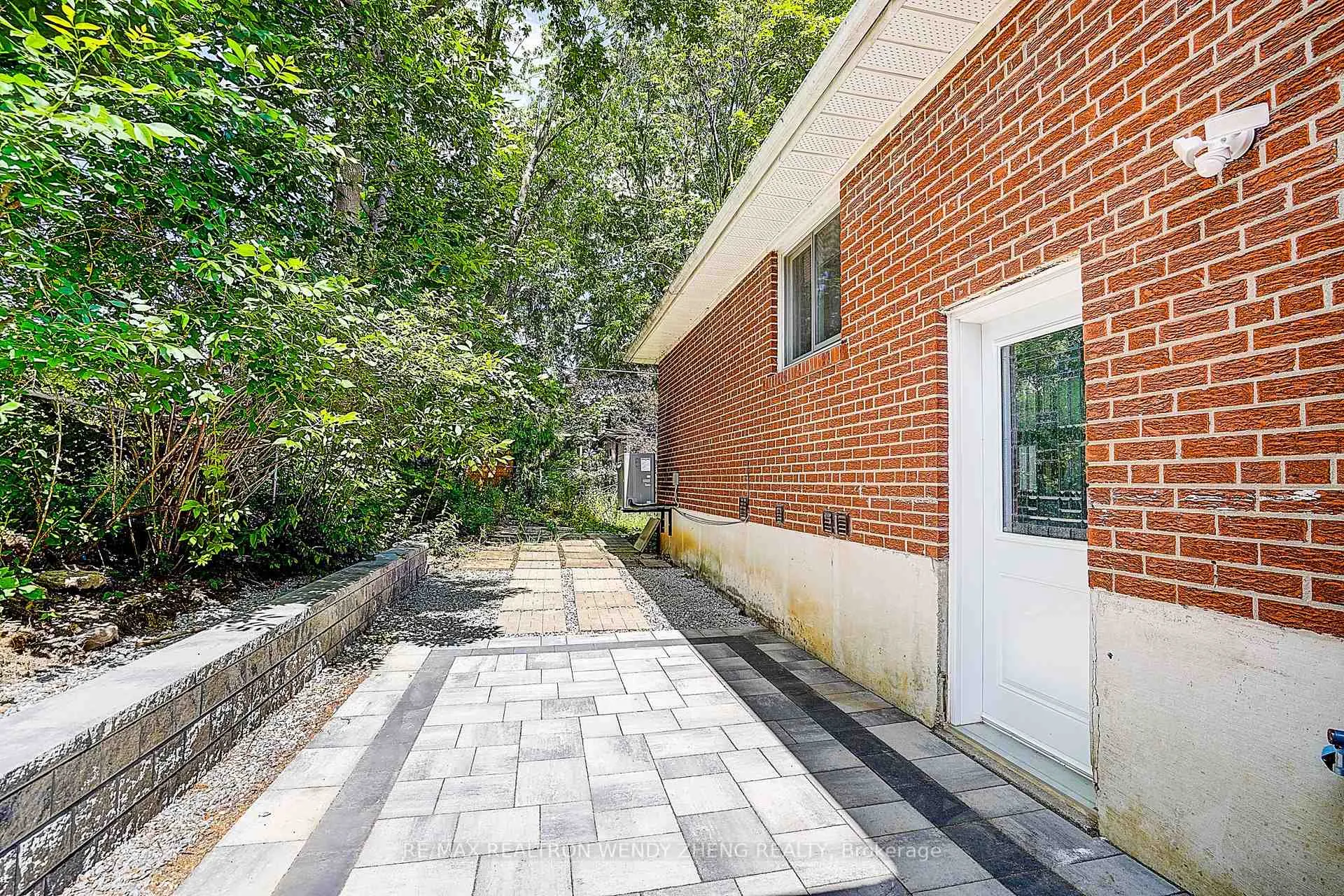 Photo 44 of 47 Sherwood Forest Drive, Markham, Bullock — HOMEH