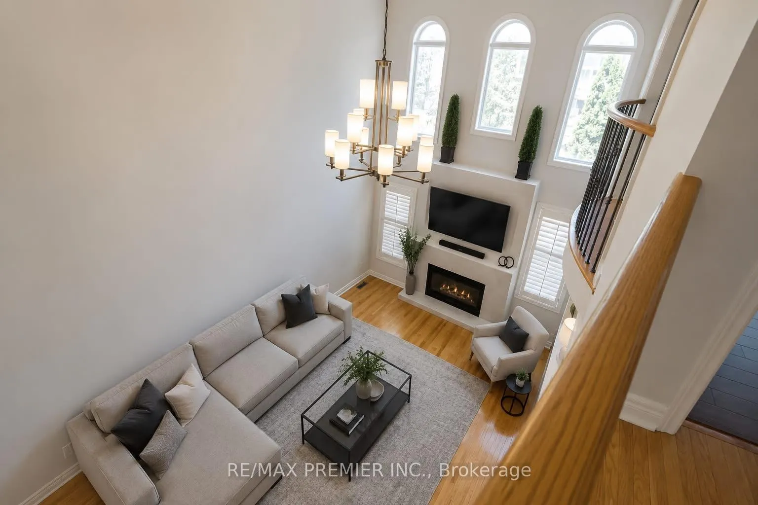 Photo 8 of 32 Timberwolf Crescent, Vaughan, Vellore Village — HOMEH