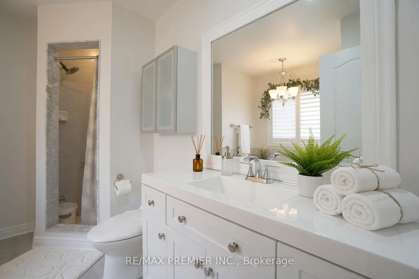 Photo 18 of 32 Timberwolf Crescent, Vaughan, Vellore Village — HOMEH