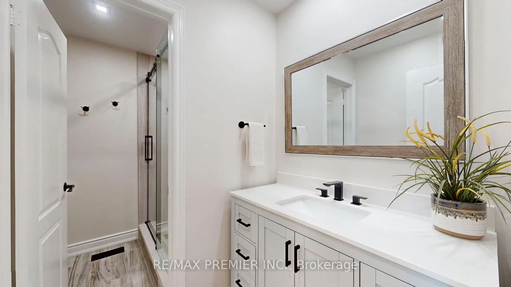 Photo 12 of 32 Timberwolf Crescent, Vaughan, Vellore Village — HOMEH