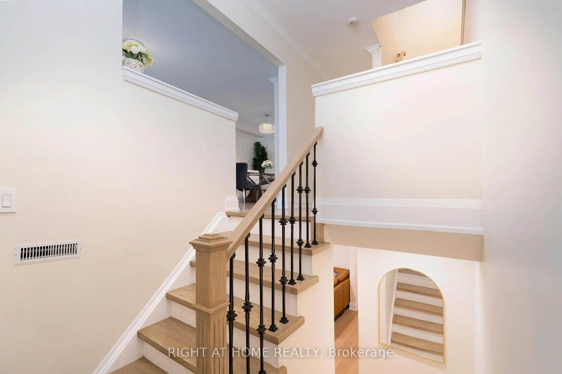 Photo 10 of 55 Hillview Drive, Newmarket, Bristol-London — HOMEH