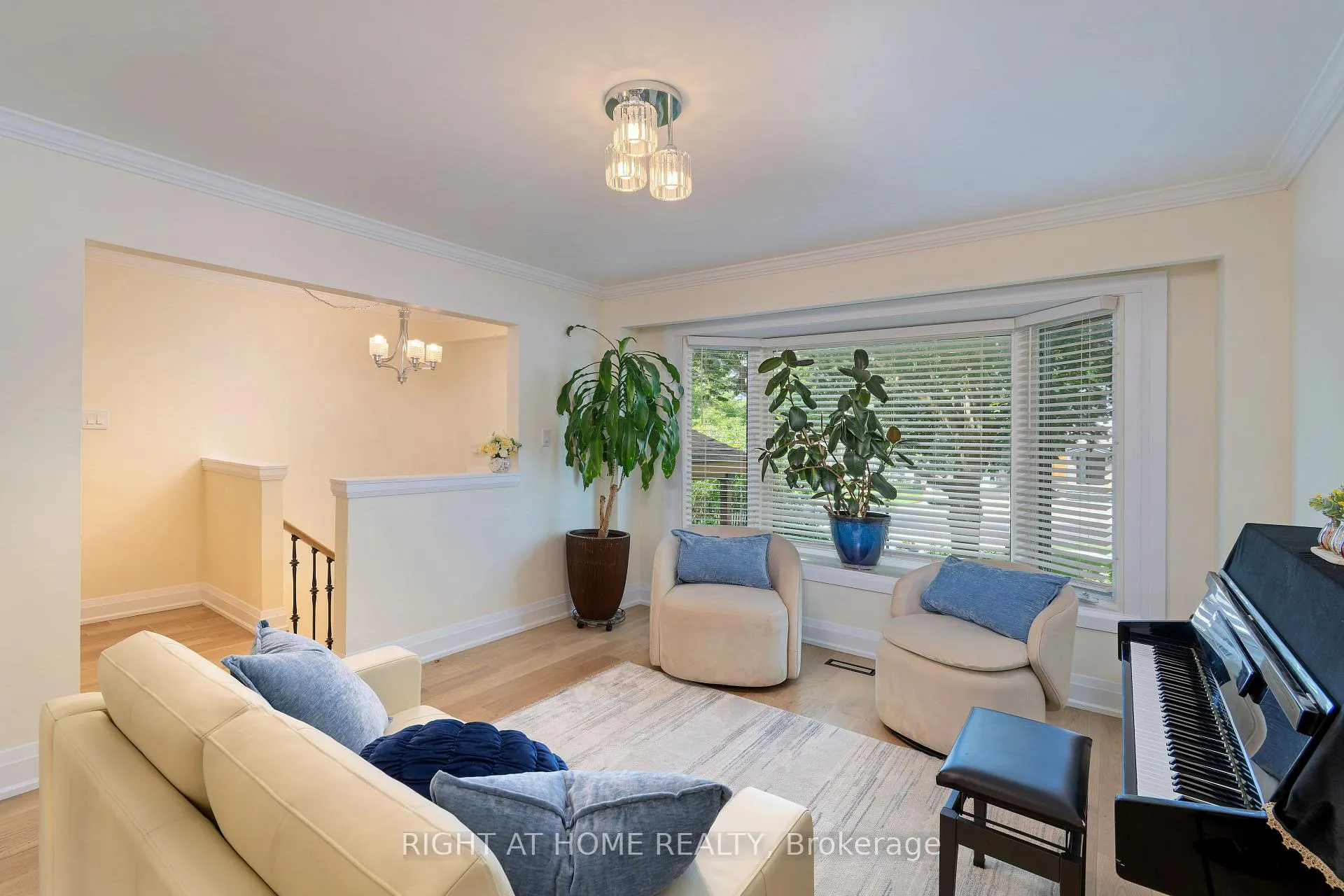 Photo 13 of 55 Hillview Drive, Newmarket, Bristol-London — HOMEH