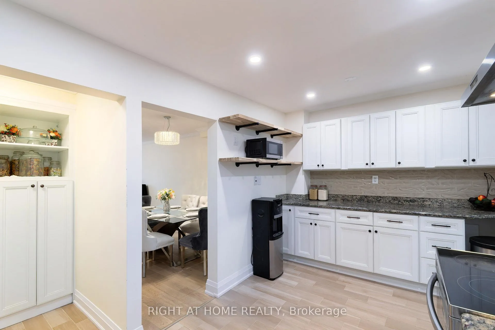 Photo 16 of 55 Hillview Drive, Newmarket, Bristol-London — HOMEH