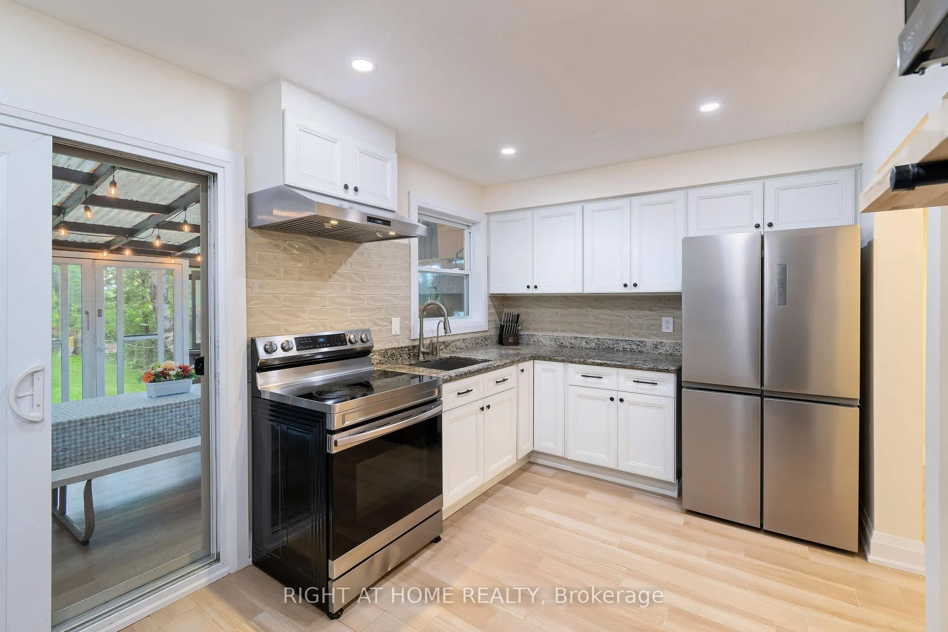 Photo 17 of 55 Hillview Drive, Newmarket, Bristol-London — HOMEH