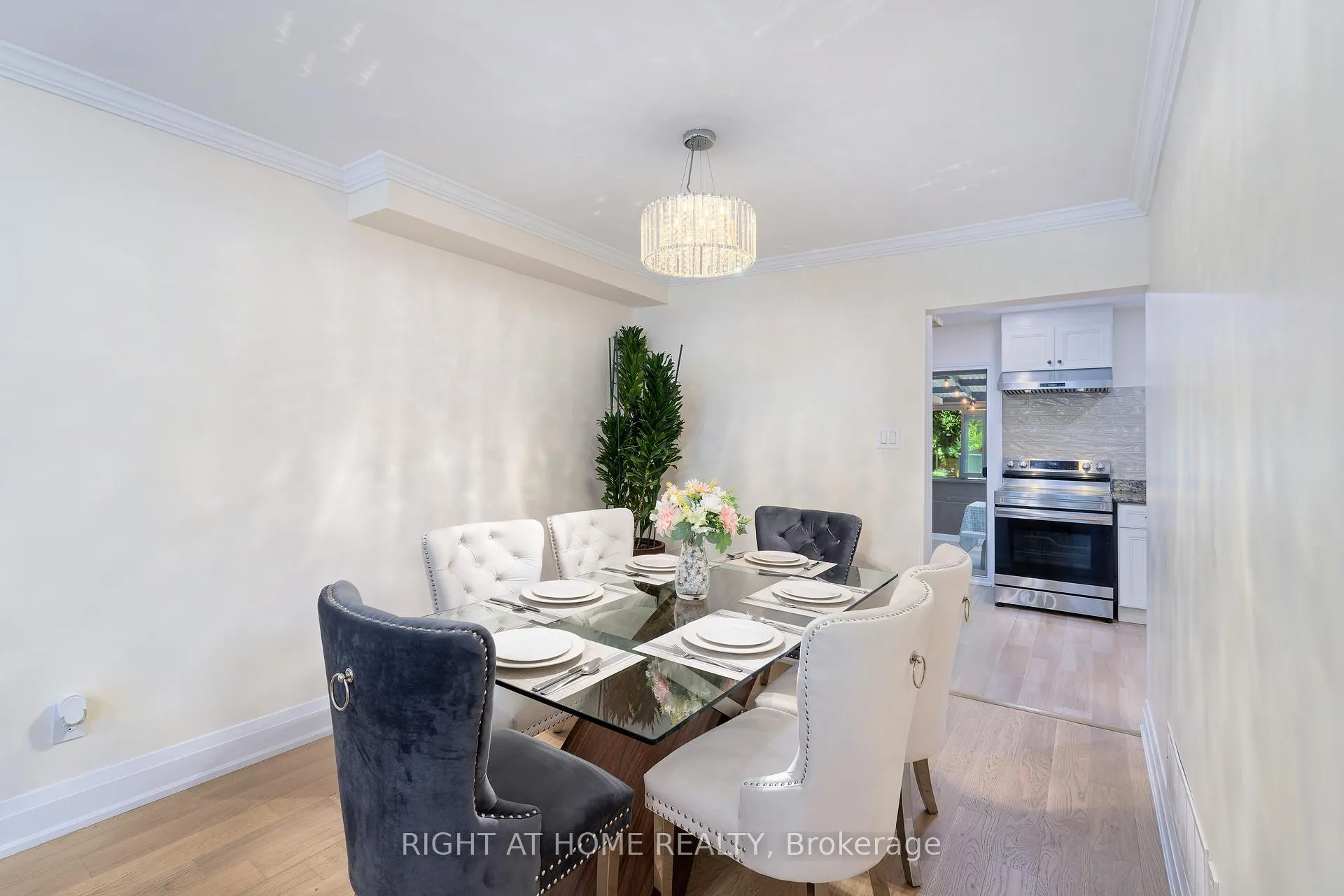 Photo 18 of 55 Hillview Drive, Newmarket, Bristol-London — HOMEH