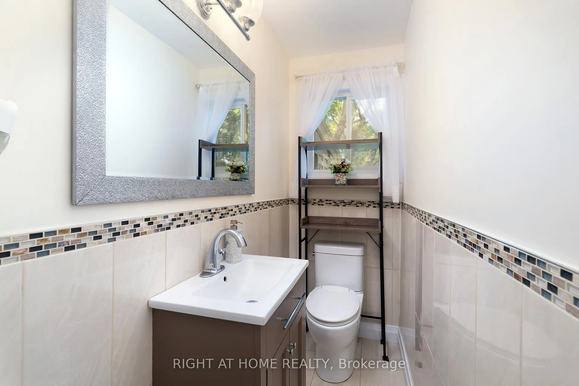 Photo 21 of 55 Hillview Drive, Newmarket, Bristol-London — HOMEH