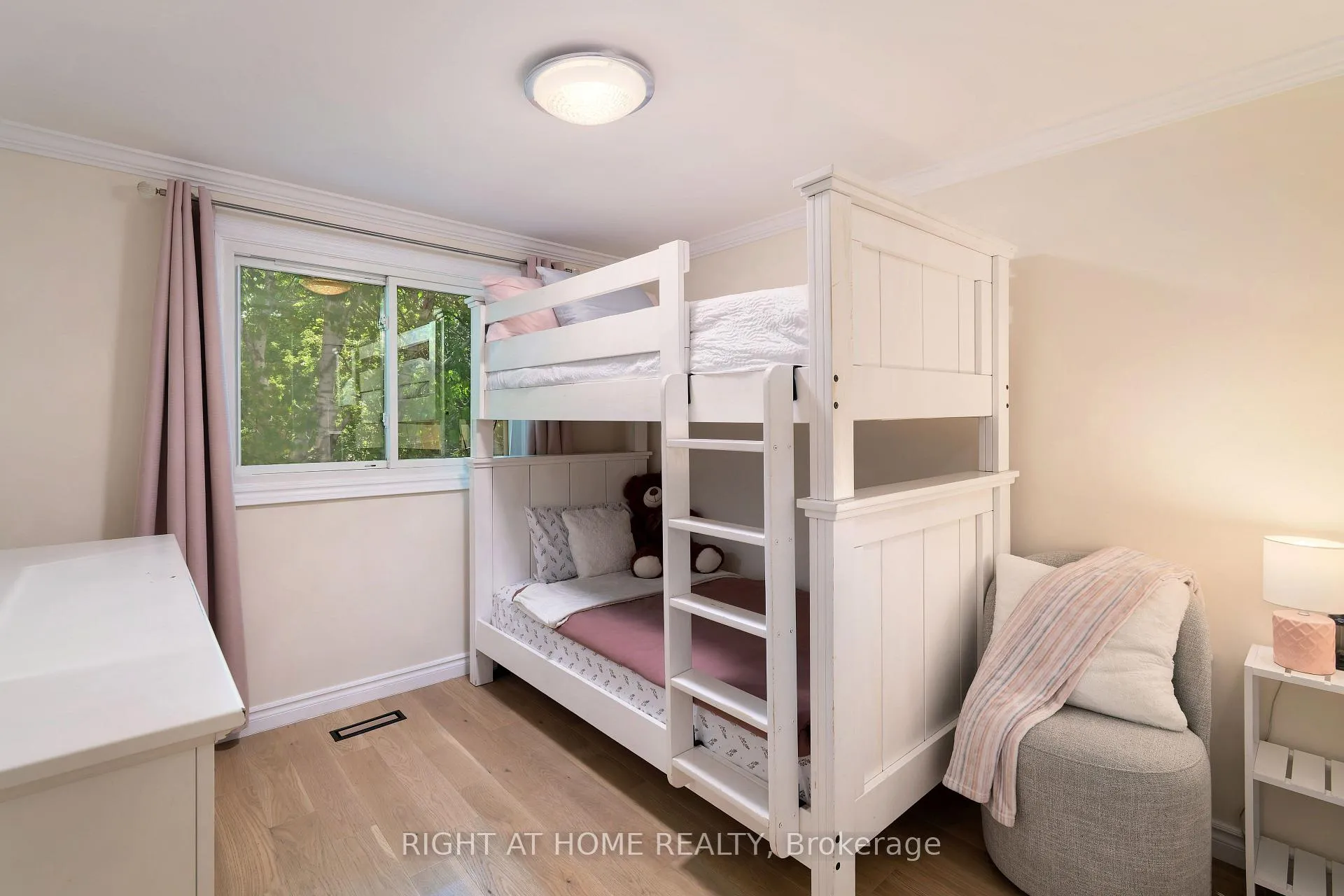 Photo 27 of 55 Hillview Drive, Newmarket, Bristol-London — HOMEH