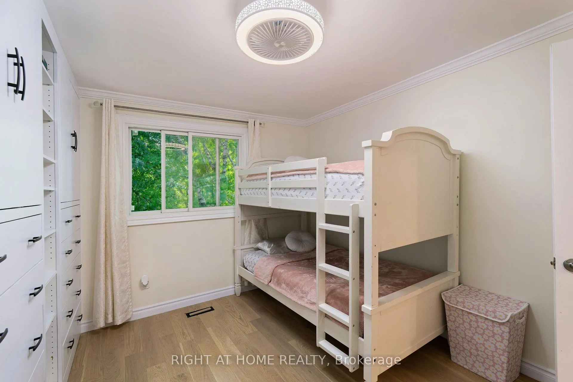 Photo 28 of 55 Hillview Drive, Newmarket, Bristol-London — HOMEH