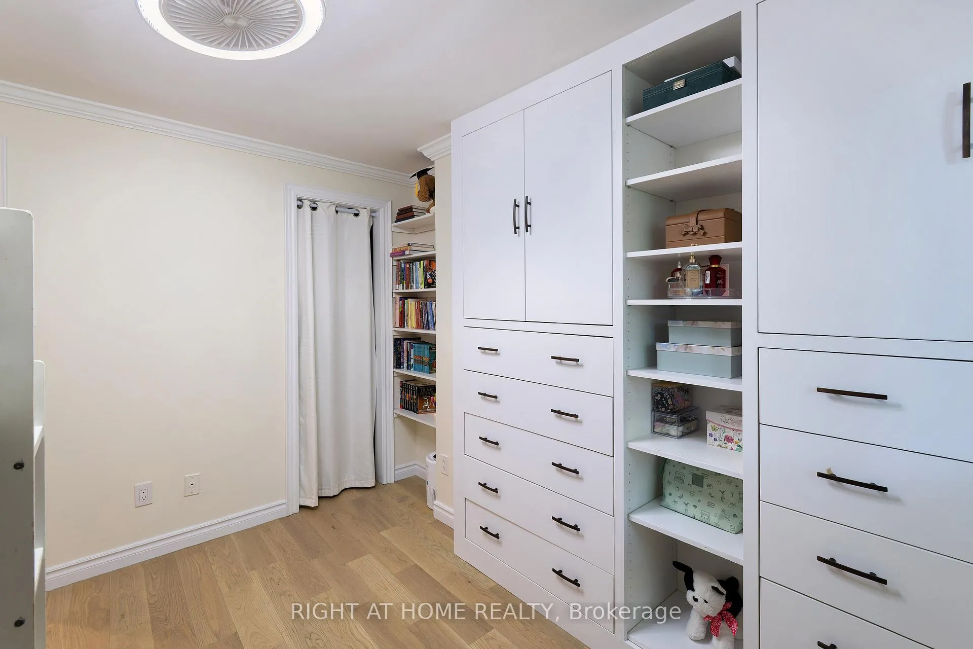 Photo 29 of 55 Hillview Drive, Newmarket, Bristol-London — HOMEH