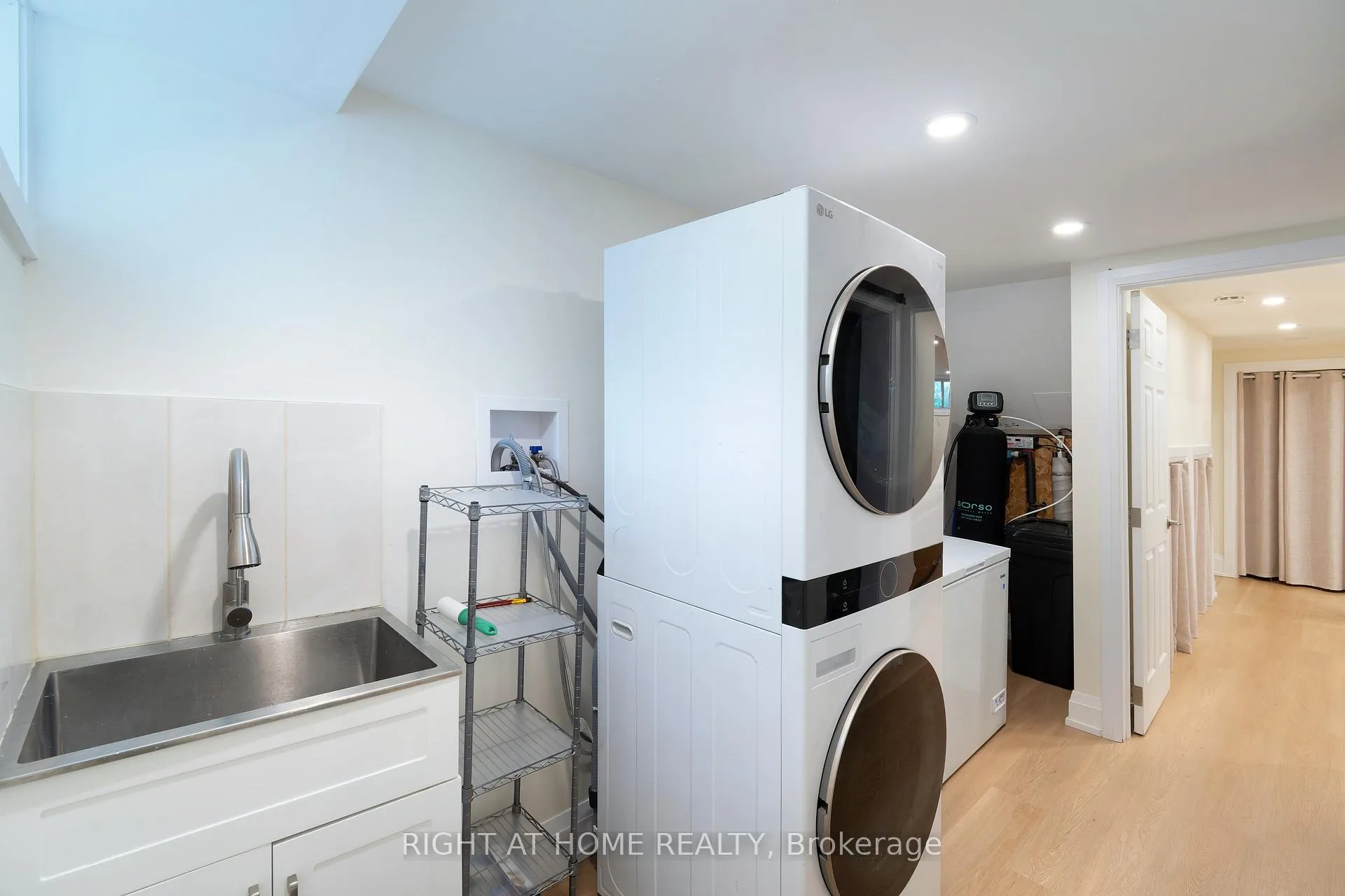Photo 33 of 55 Hillview Drive, Newmarket, Bristol-London — HOMEH