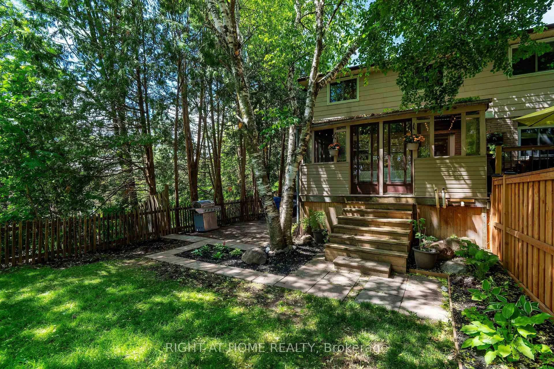 Photo 36 of 55 Hillview Drive, Newmarket, Bristol-London — HOMEH