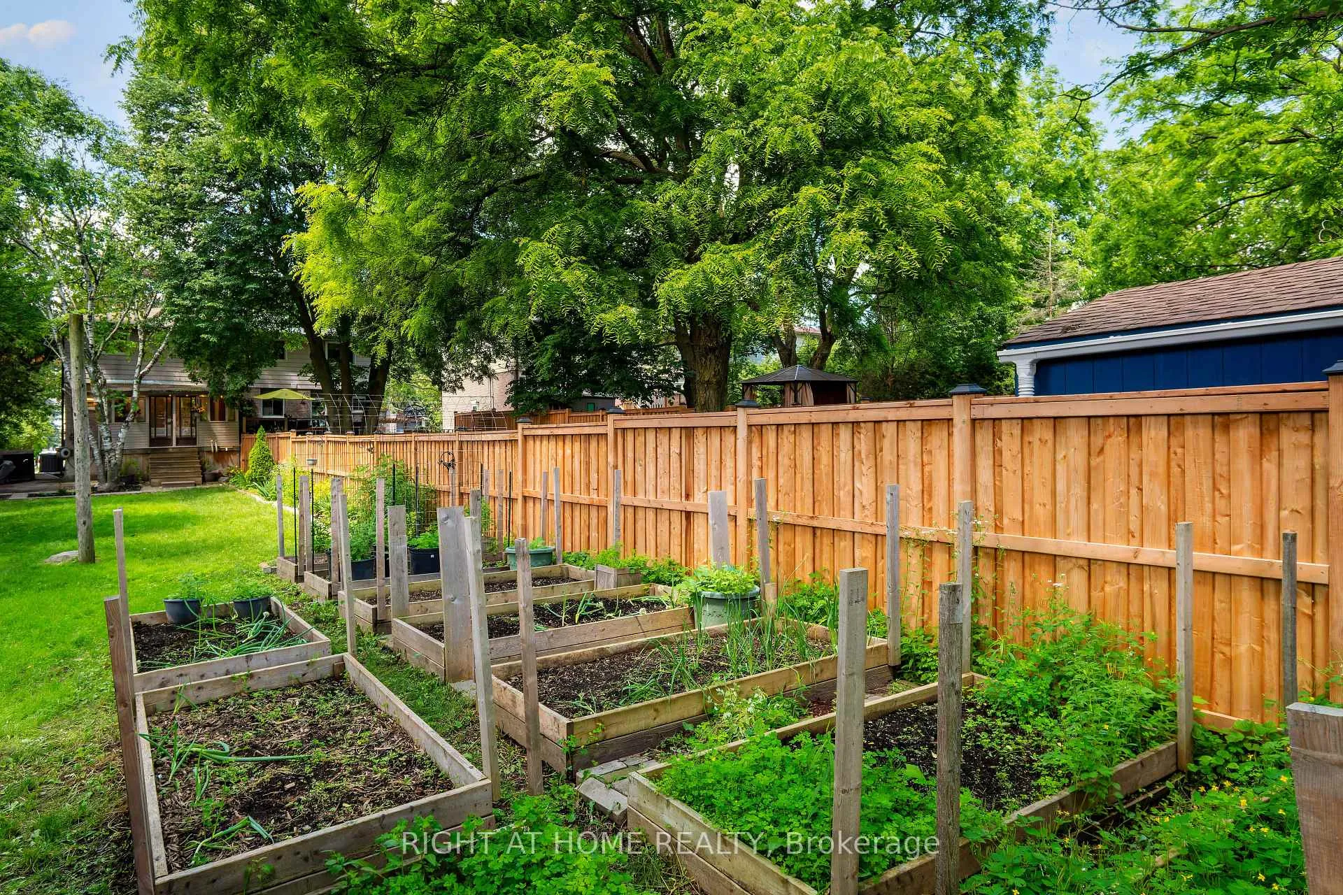 Photo 40 of 55 Hillview Drive, Newmarket, Bristol-London — HOMEH