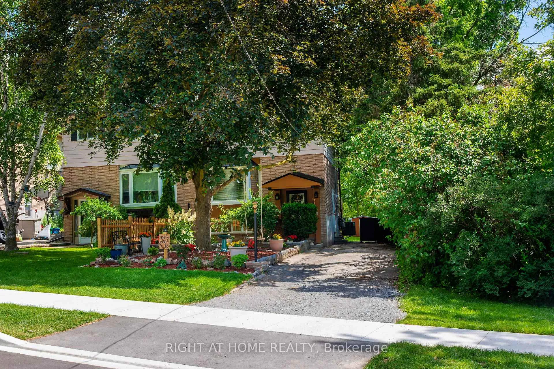 Photo 44 of 55 Hillview Drive, Newmarket, Bristol-London — HOMEH