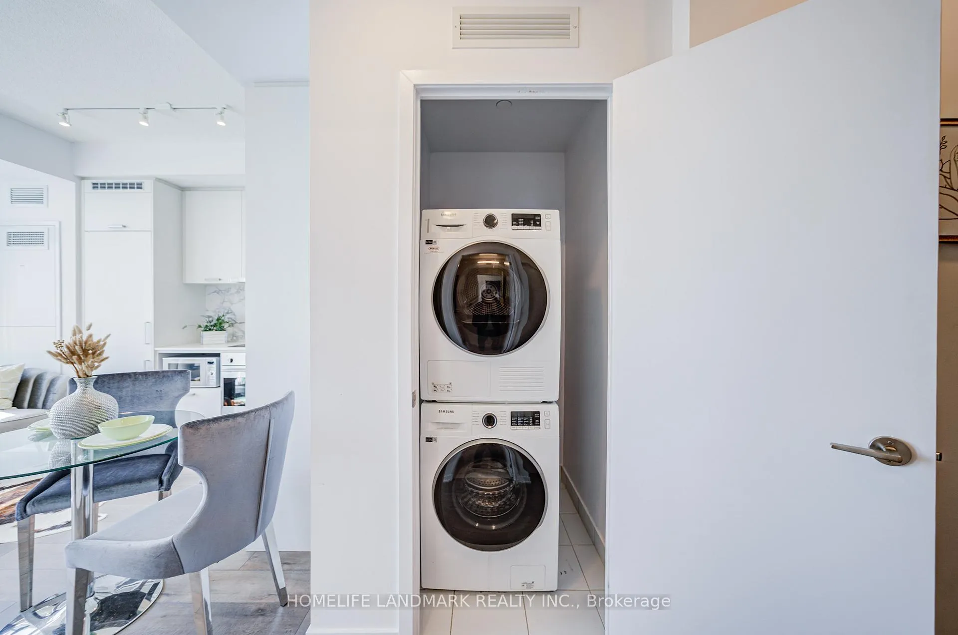 Photo 38 of Unit 1903, 38 Honeycrisp Crescent, Vaughan, Vaughan Corporate Centre — HOMEH