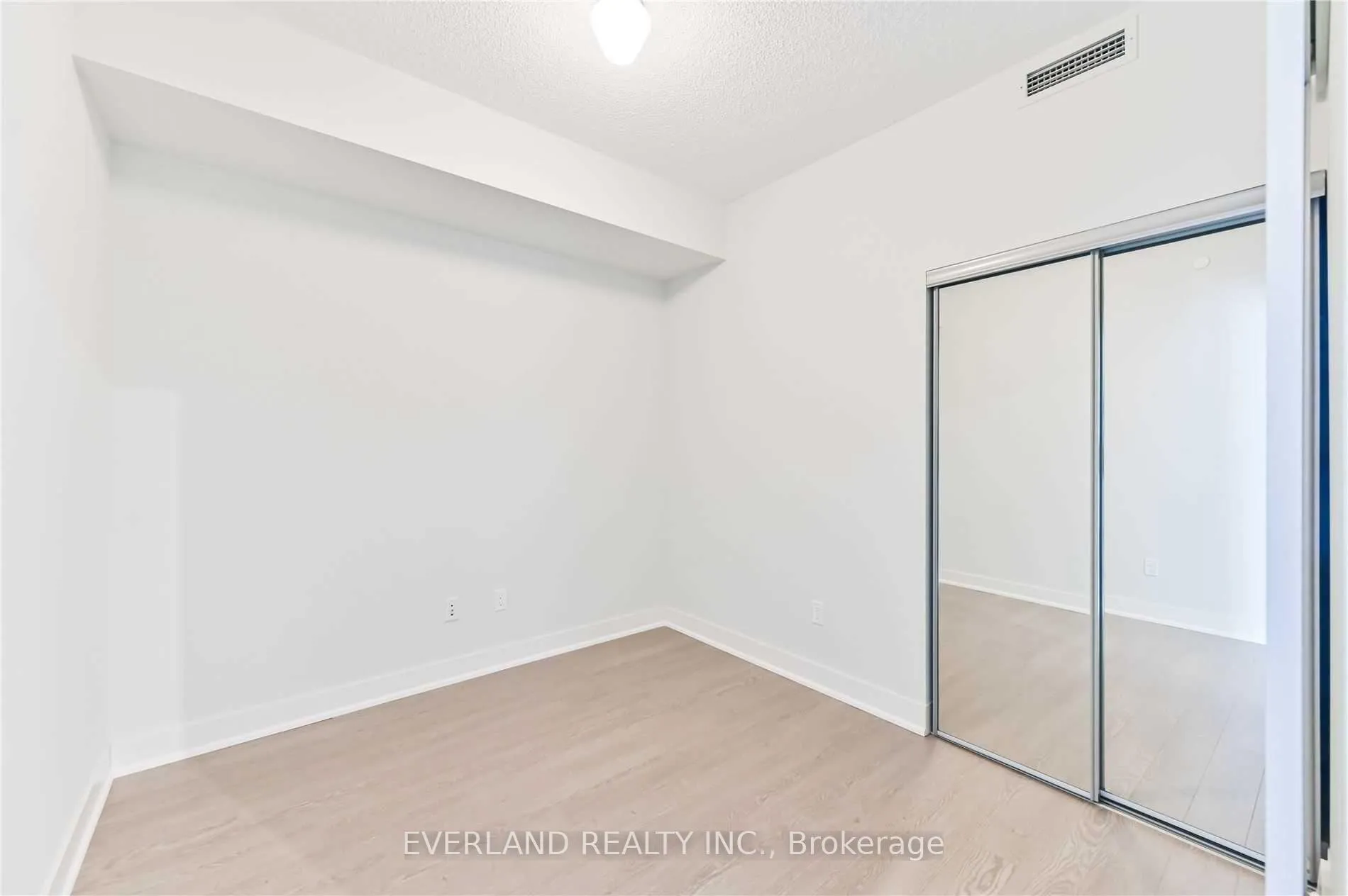 Photo 5 of Unit 1803, 88 Sheppard Avenue E, North York, Willowdale East — HOMEH