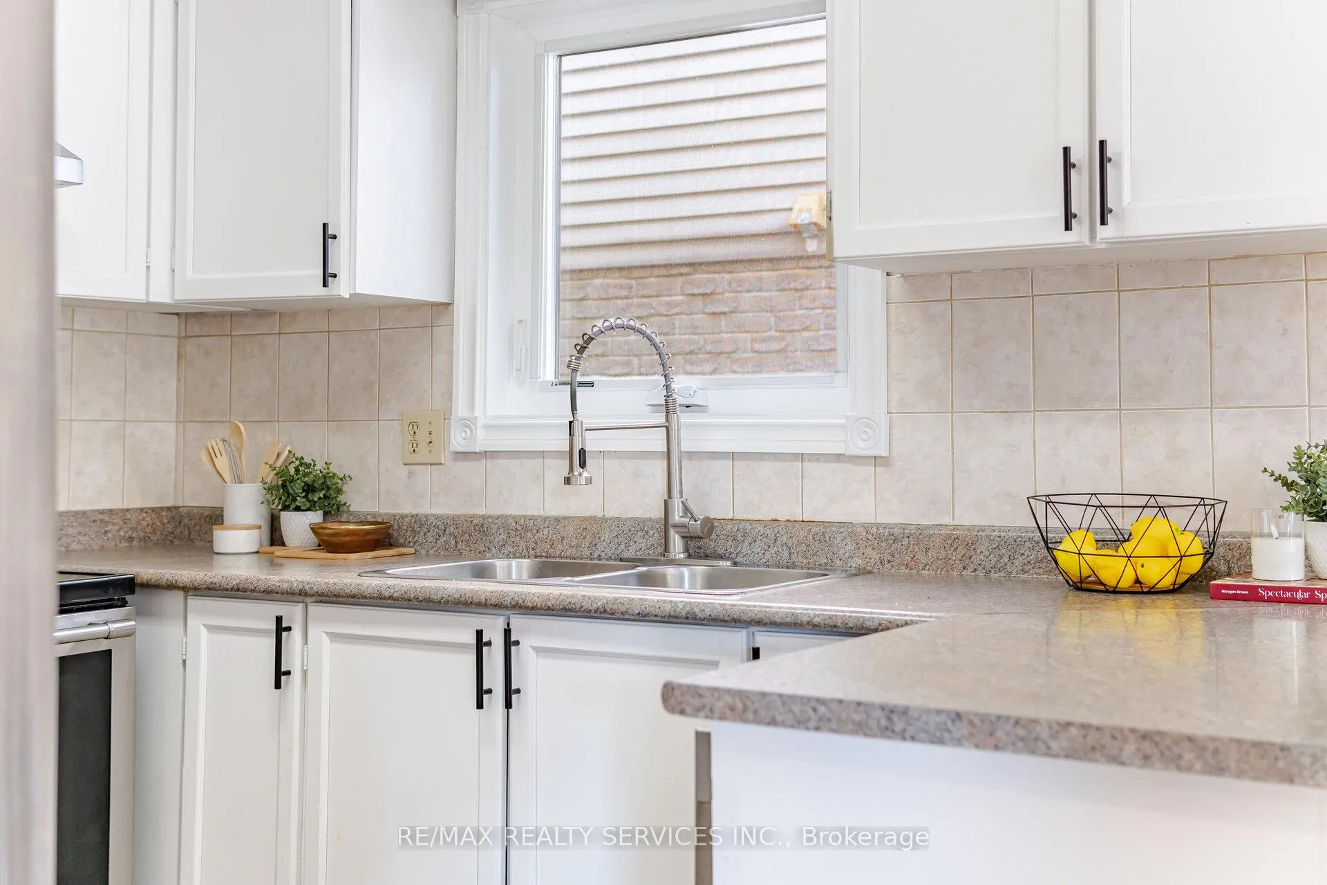 Photo 16 of 1842 Cricket Lane, Pickering, Amberlea — HOMEH