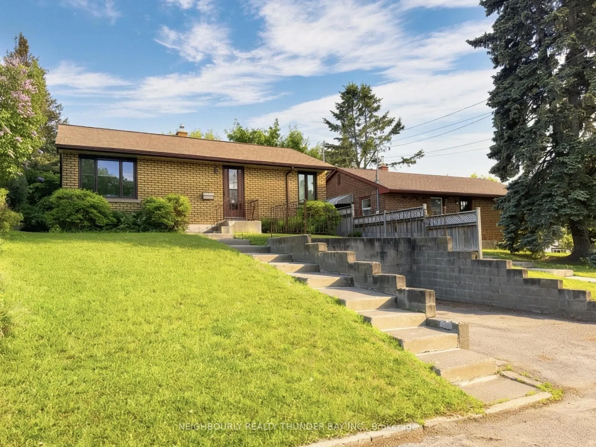 Photo 2 of 37 Elizabeth Street, Thunder Bay, College Heights — HOMEH
