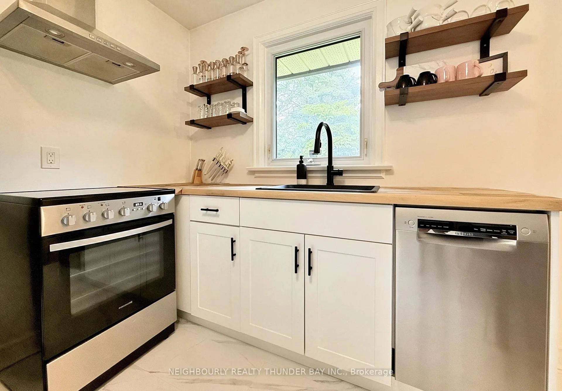 Photo 10 of 37 Elizabeth Street, Thunder Bay, College Heights — HOMEH
