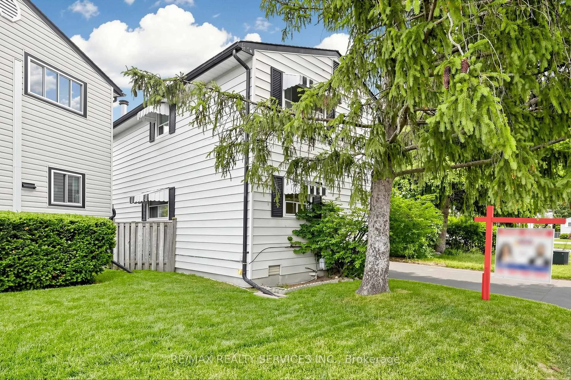 Photo 2 of 41 Huntingwood Crescent, Brampton, Central Park — HOMEH