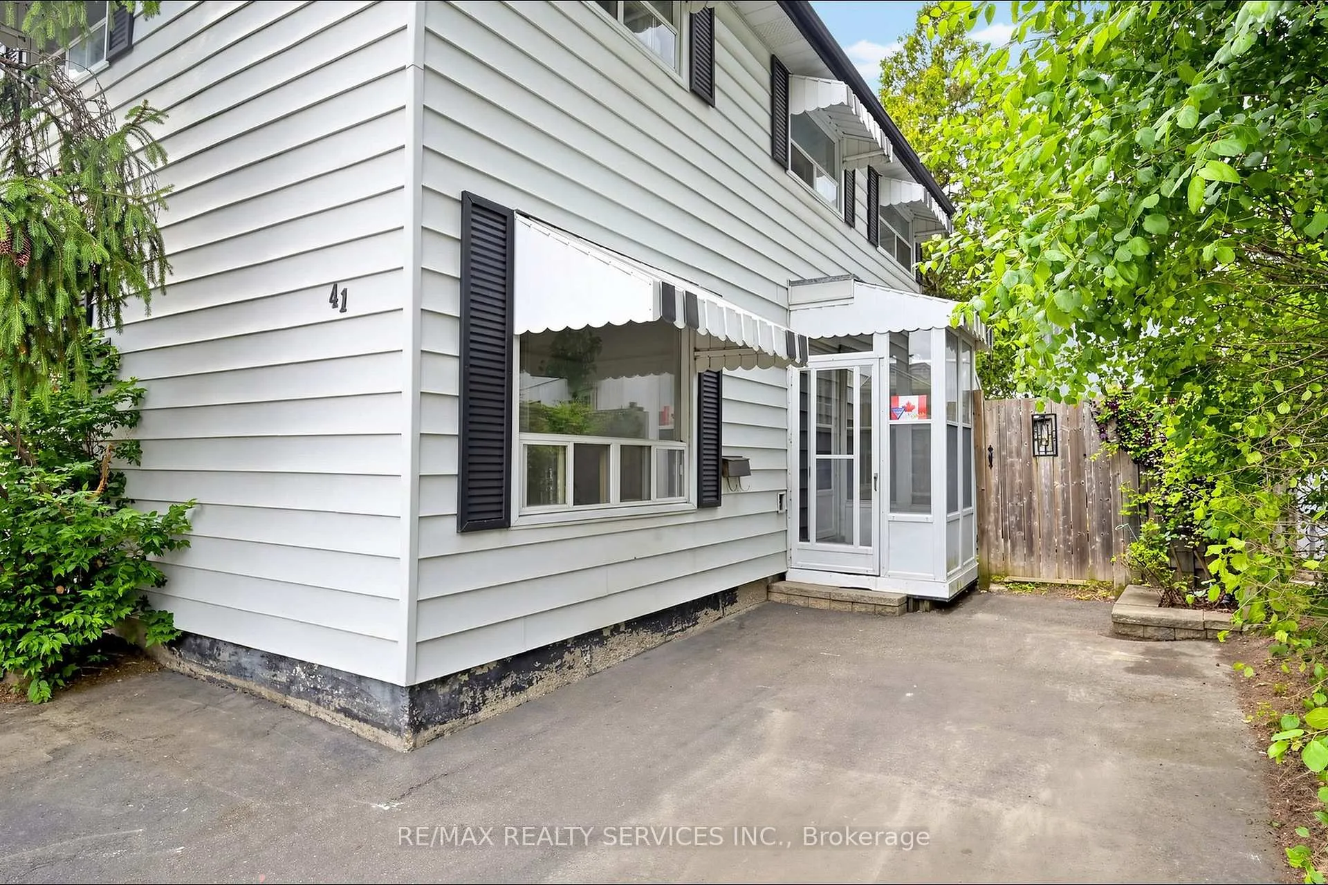 Photo 3 of 41 Huntingwood Crescent, Brampton, Central Park — HOMEH