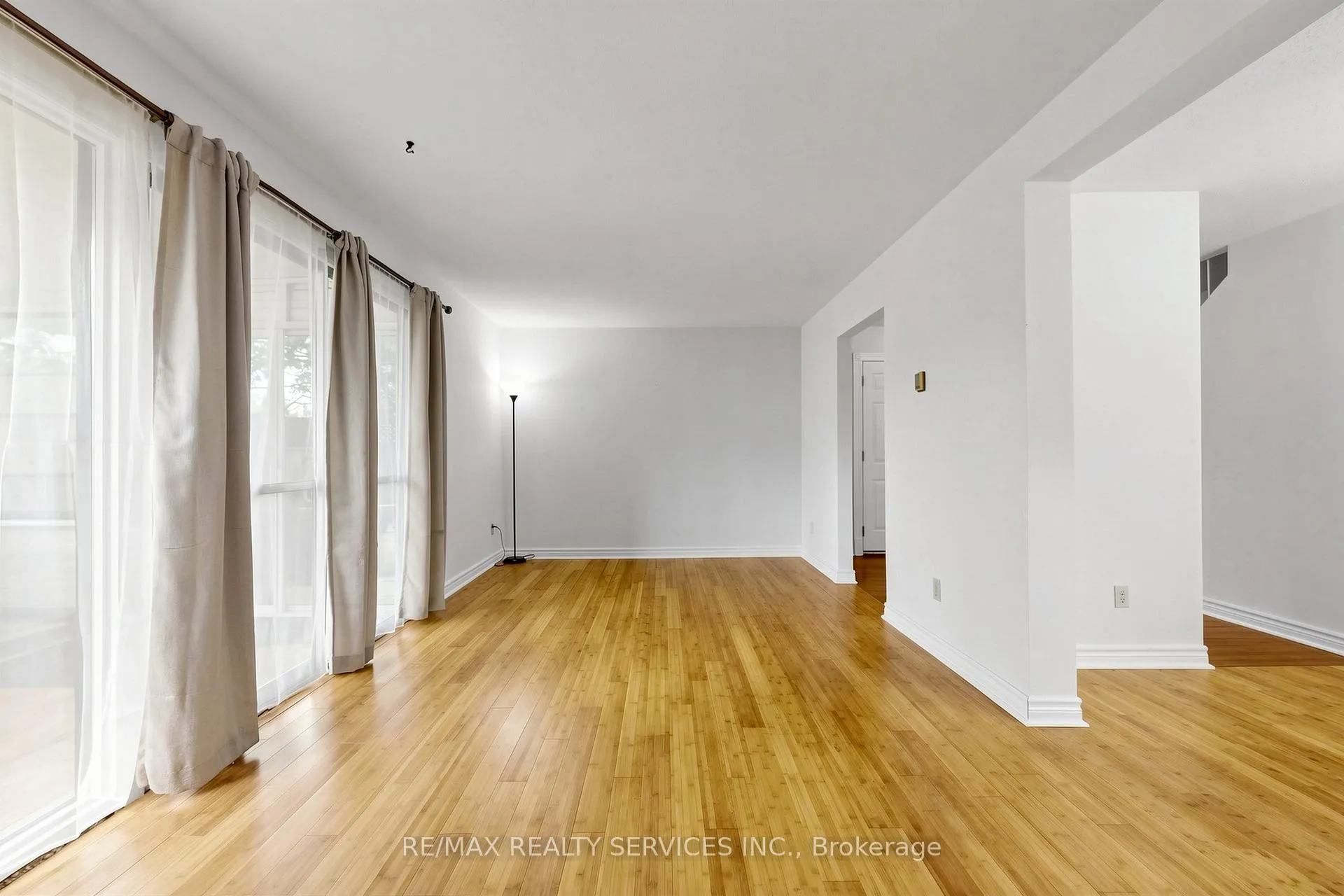 Photo 8 of 41 Huntingwood Crescent, Brampton, Central Park — HOMEH