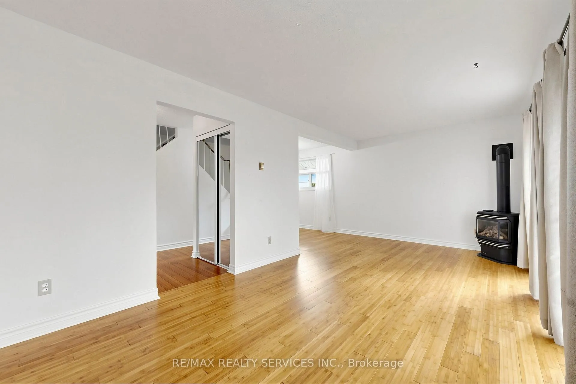 Photo 10 of 41 Huntingwood Crescent, Brampton, Central Park — HOMEH